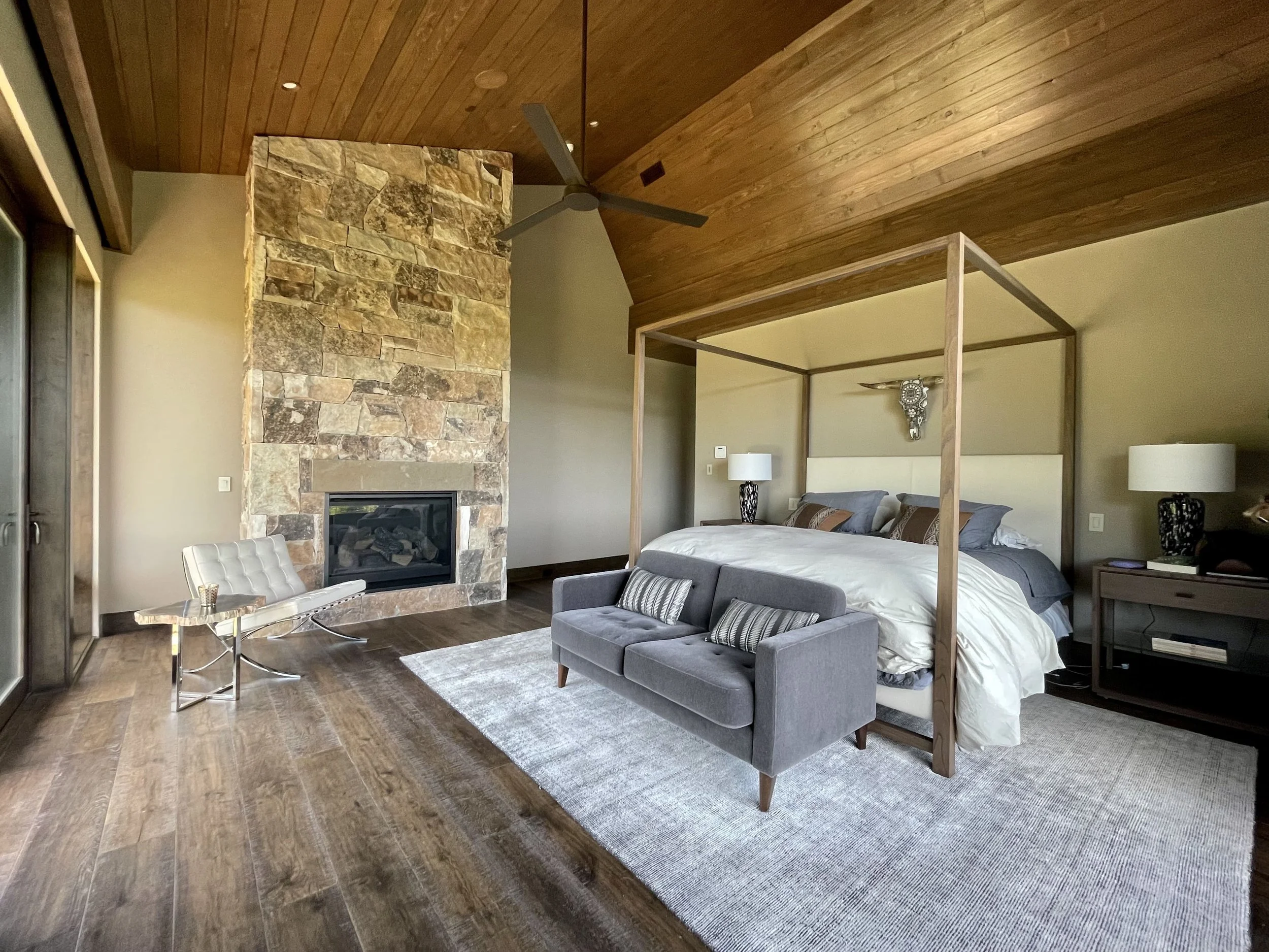 Cuarto habitacional Residencia Park City con chimenea