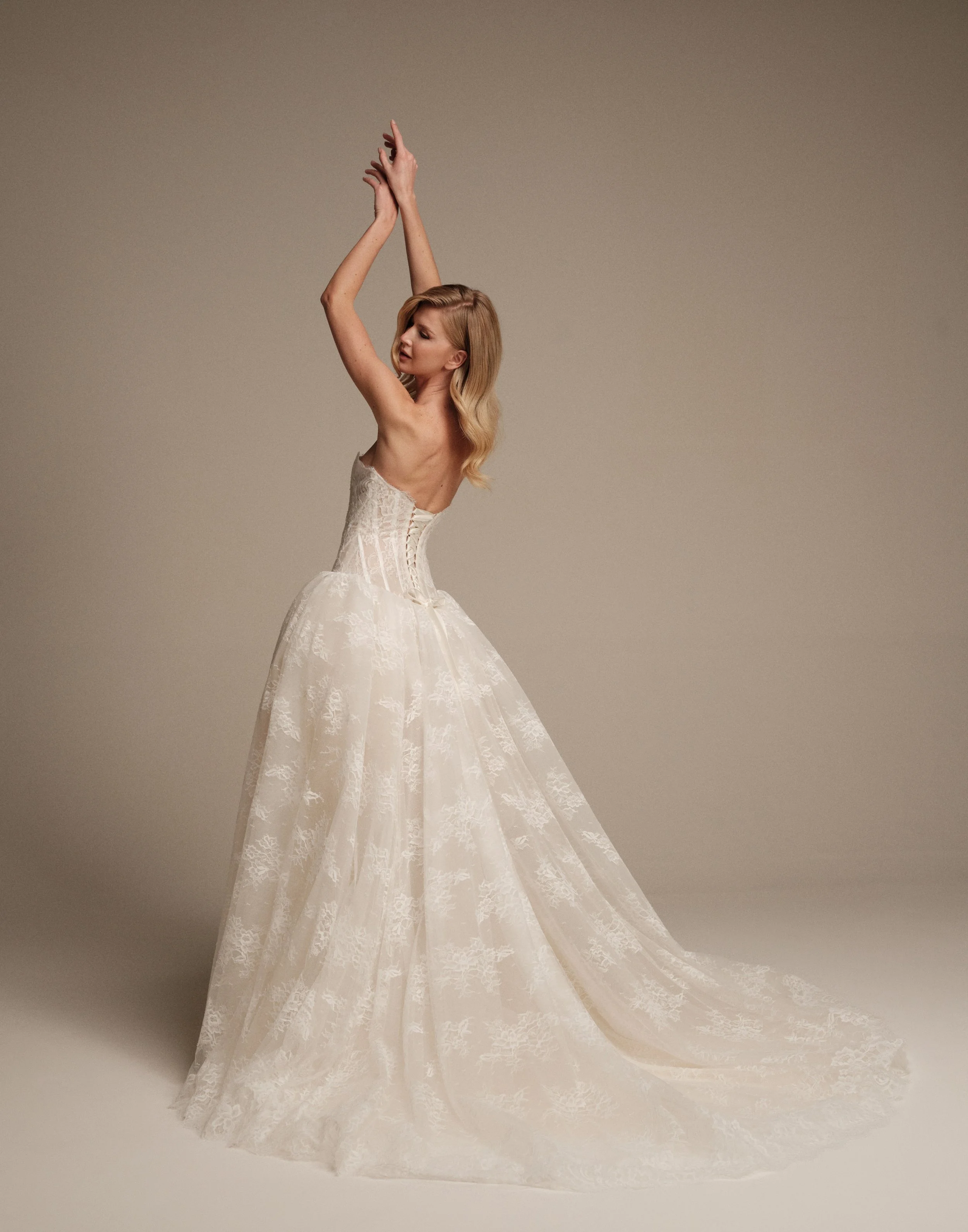 Venus Italian lace wedding dress with voluminous skirt and sweeping train