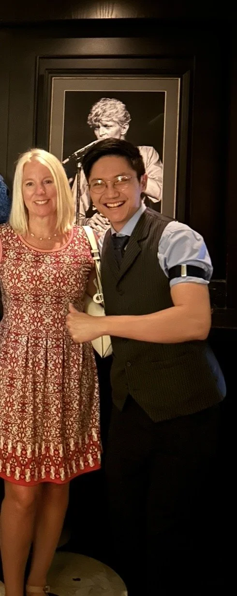 Guest posing with a bartender at Manhattan Bar in Singapore.