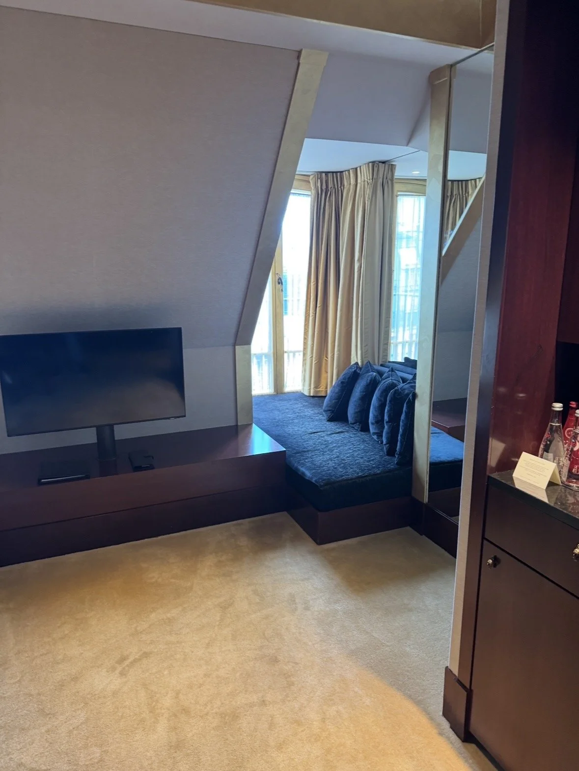 Park Hyatt Paris room window daybed seating