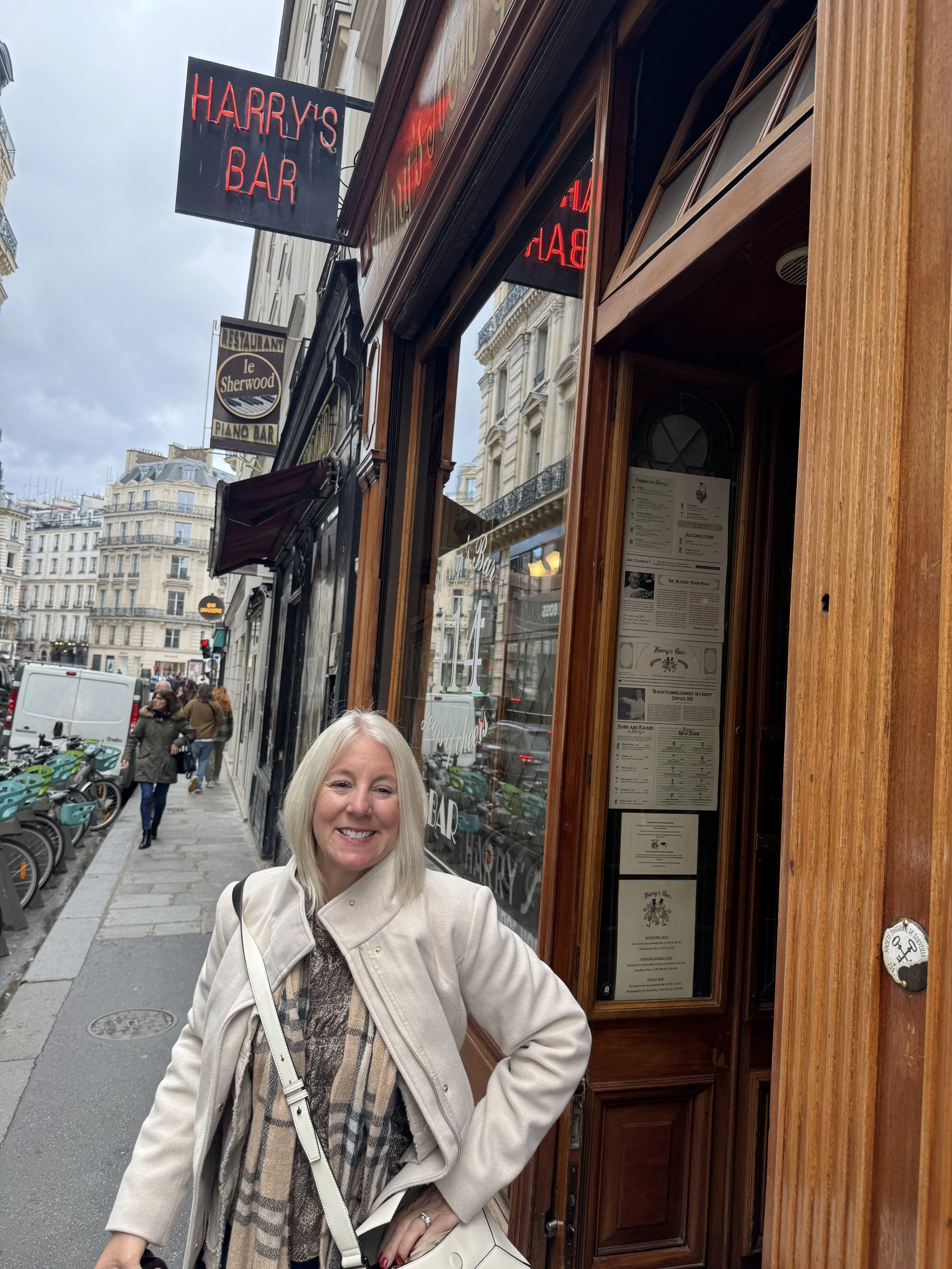 Exterior entrance to Harry's Bar Paris