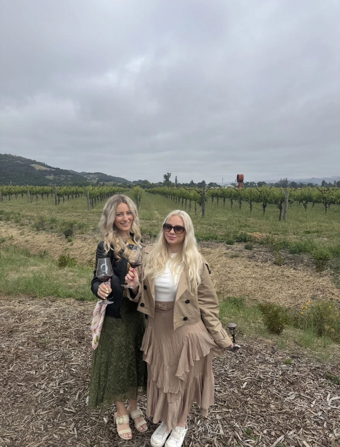 Friends enjoying O’Brien Estate wine together in the vineyards of Napa Valley