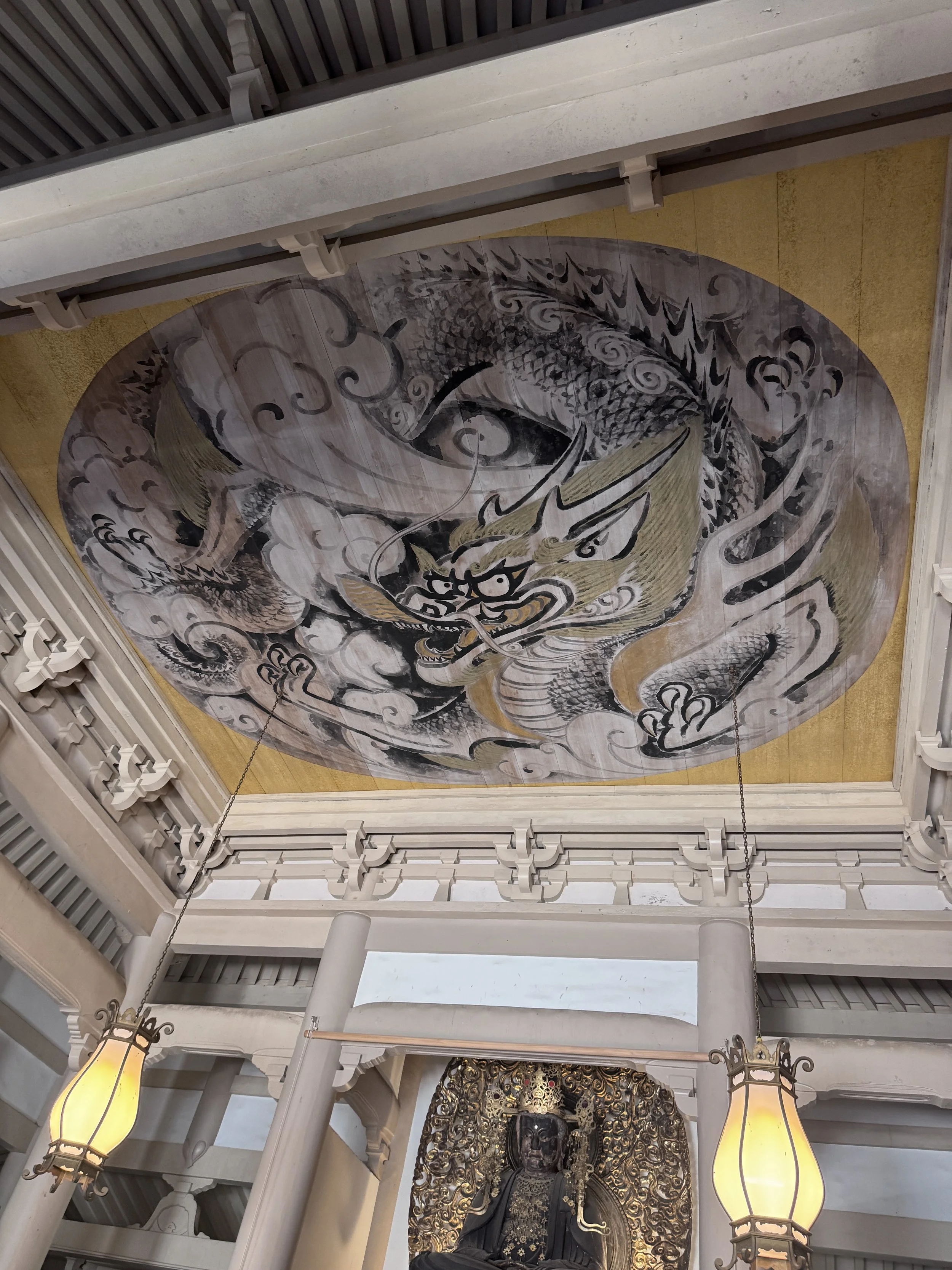 Dragon ceiling artwork inside Engaku-ji Temple