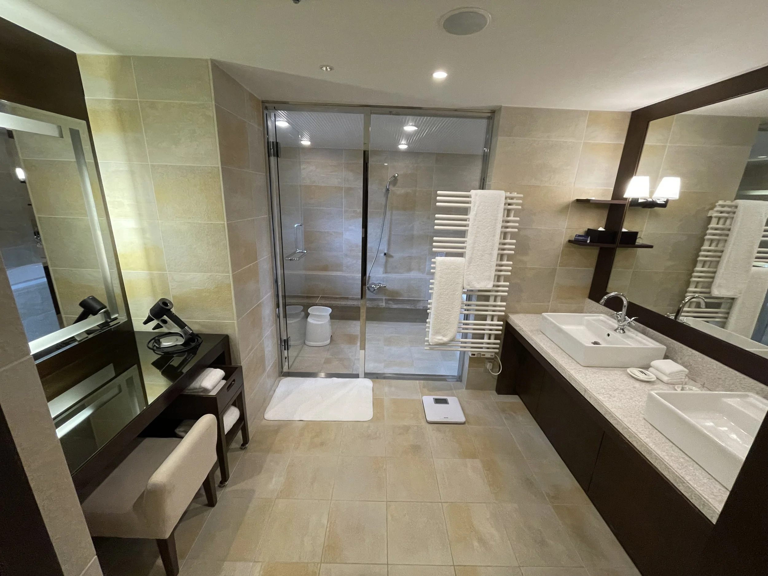 Spacious bathroom with soaking tub and walk-in shower at Hyatt Regency Hakone