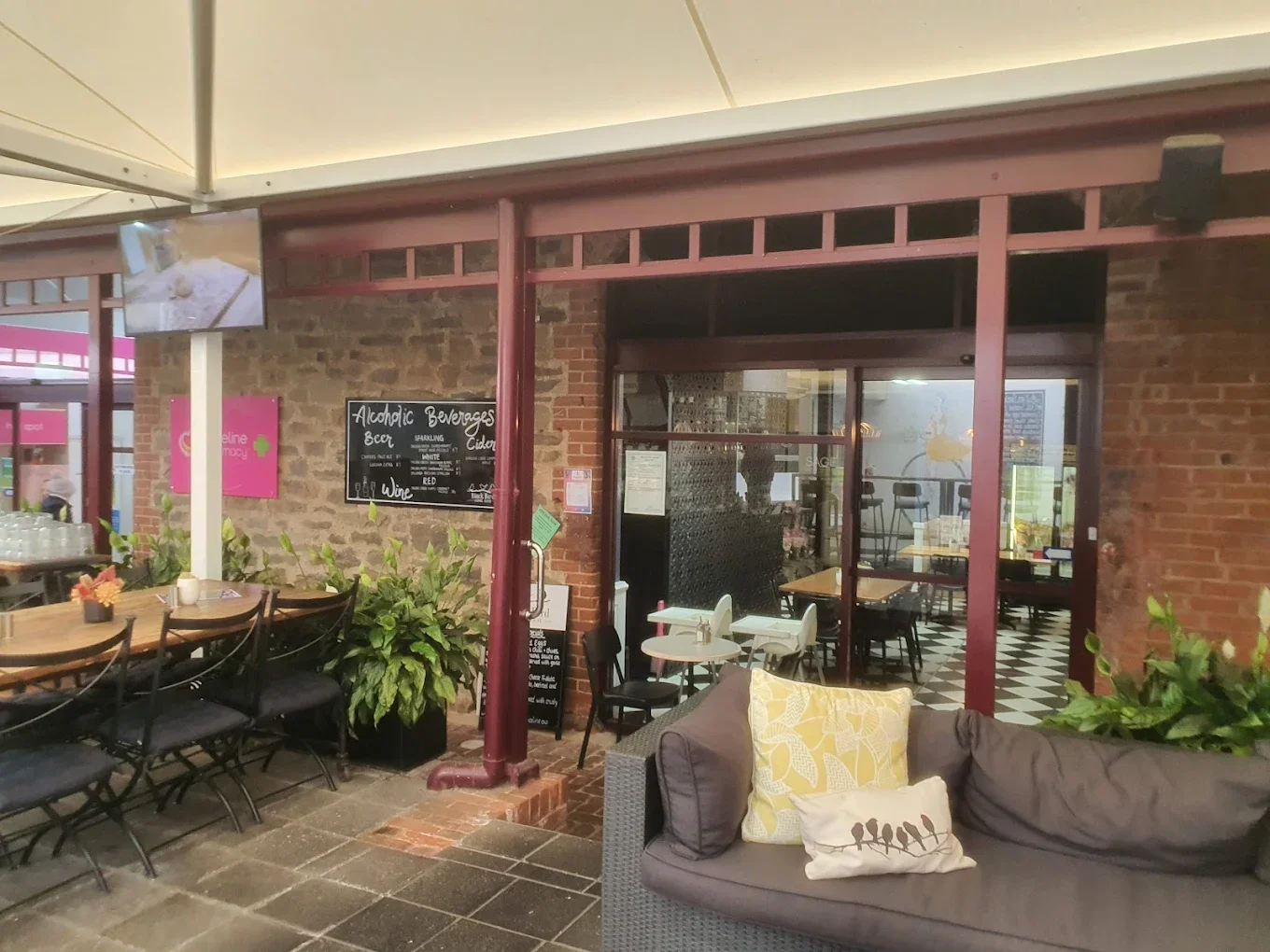 Brunch Sessions at Barossa Sessions with live acoustic music, coffee and breakfast in the Barossa Valley.