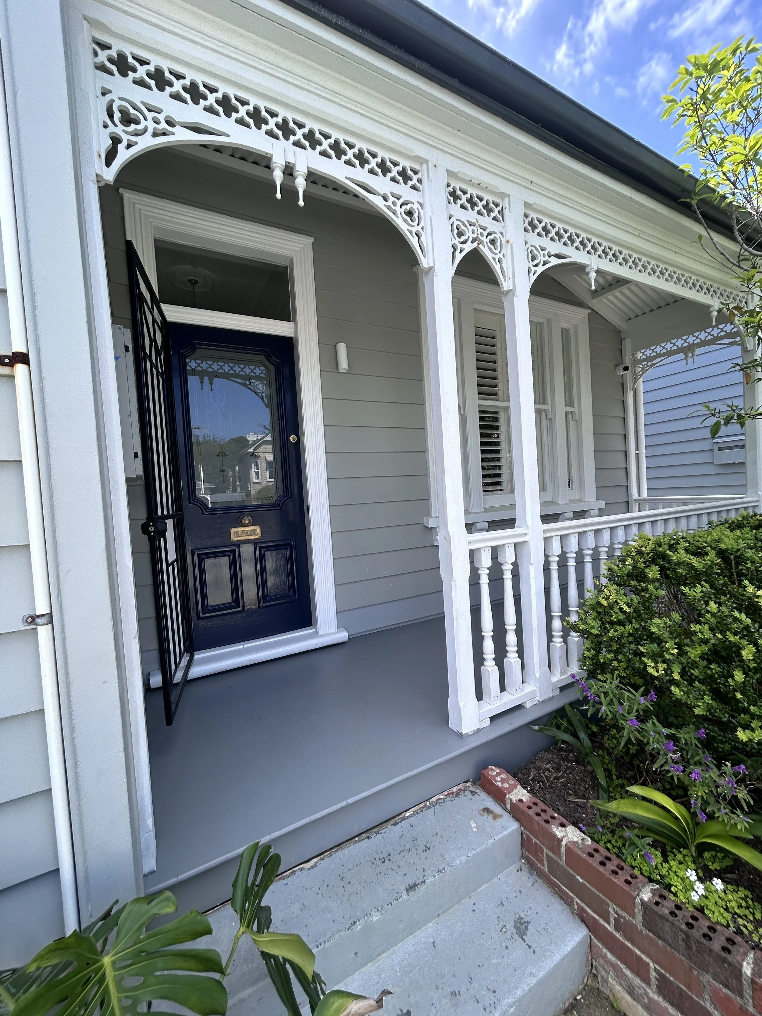 crummer-road-villa-restoration-villa-exterior-01.jpg_2968.JPG