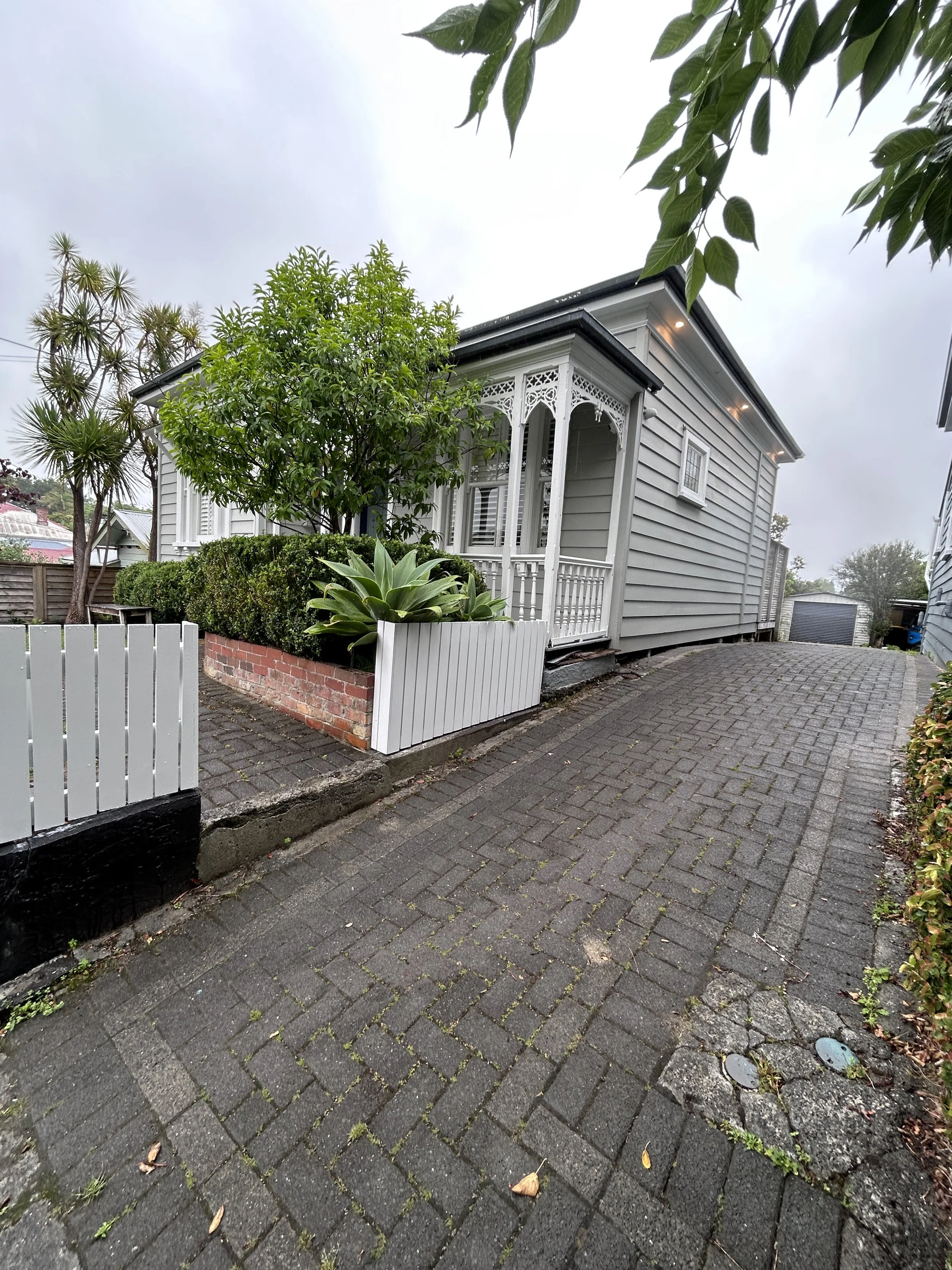 crummer-road-villa-restoration-villa-exterior-01.jpg_5143.JPG