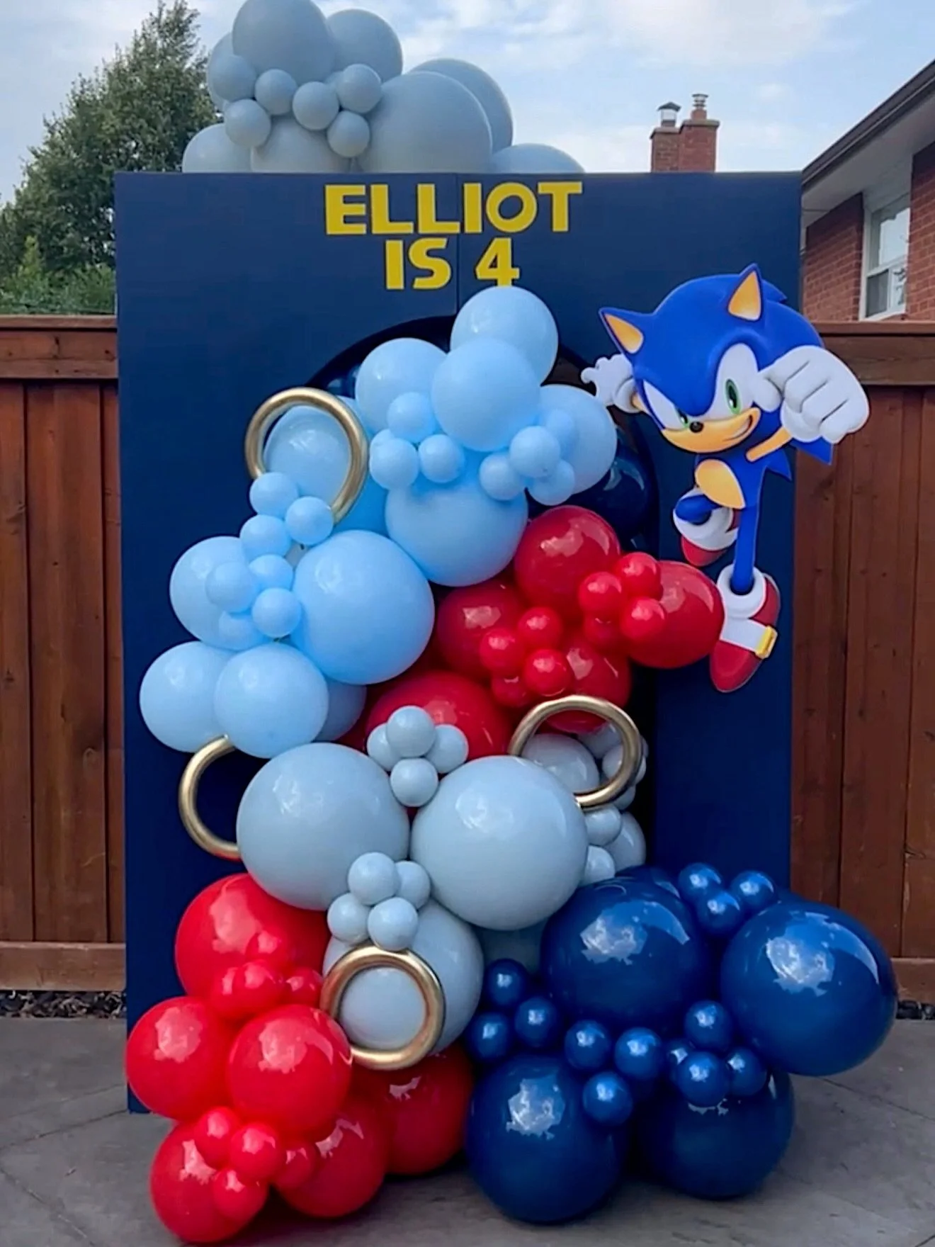Gotta Go Fast 💙 

Sonic themed birthday celebration ✨ We love a fun character set-up

DM us to Curate a special set-up for your next milestone celebration!
&bull;
&bull;
&bull;
#birthday #sonic #sonictheme #curatedvisions