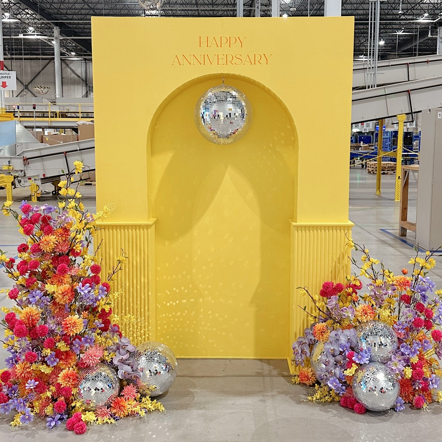 Give us all the colour ✨💛

Anniversary set-up for a Corporate Client - A bright and fun set-up for this milestone celebration 💗
&bull;
&bull;
&bull;
#corporateevent #anniversary #curatedvisions