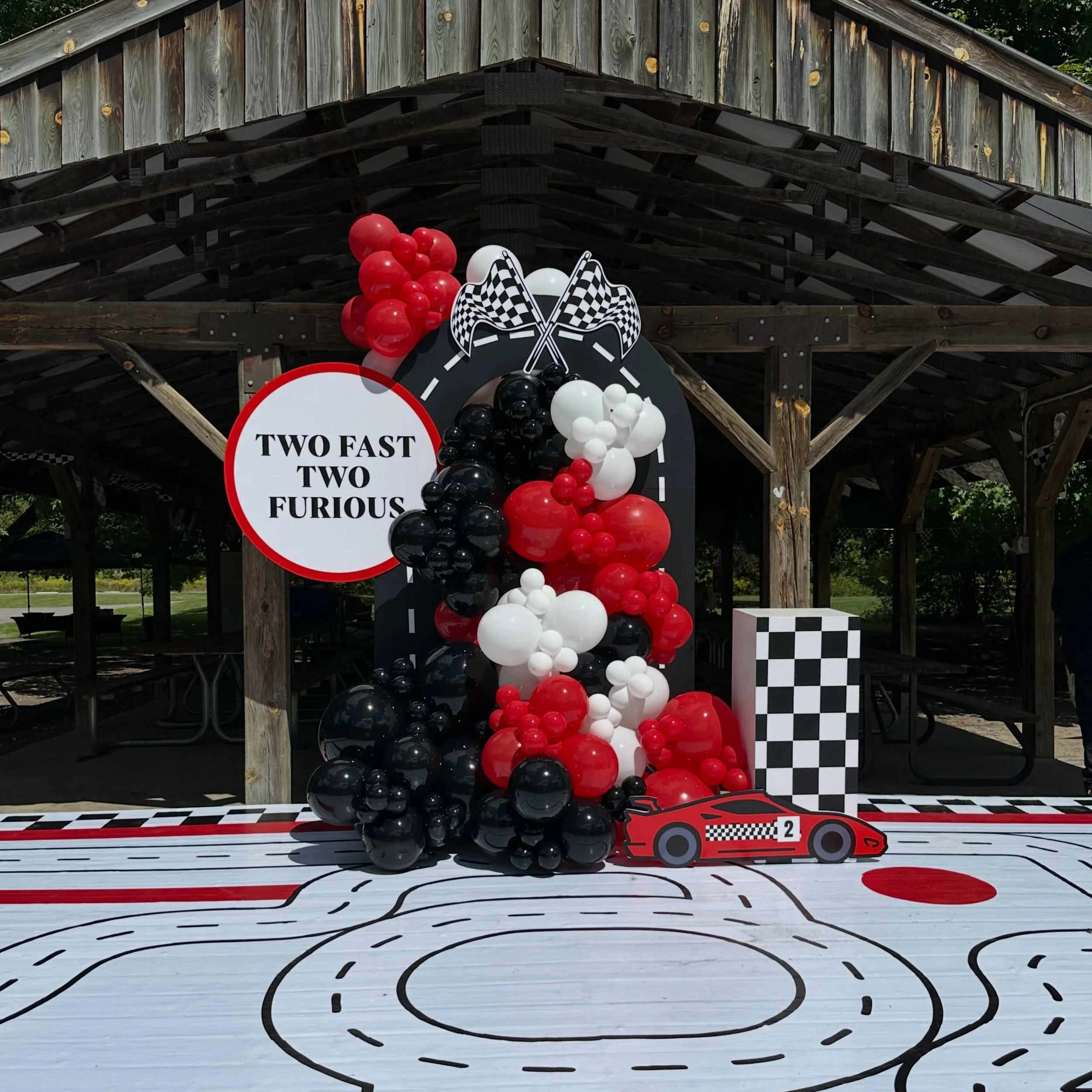 Two Fast Two Furious🏎️🤍
-
Planner: @wakeandmake.events 
Kids Tabletop: @confettimyparty
&bull;
&bull;
&bull;
#birthday #twofast #curatedvisions #balloons