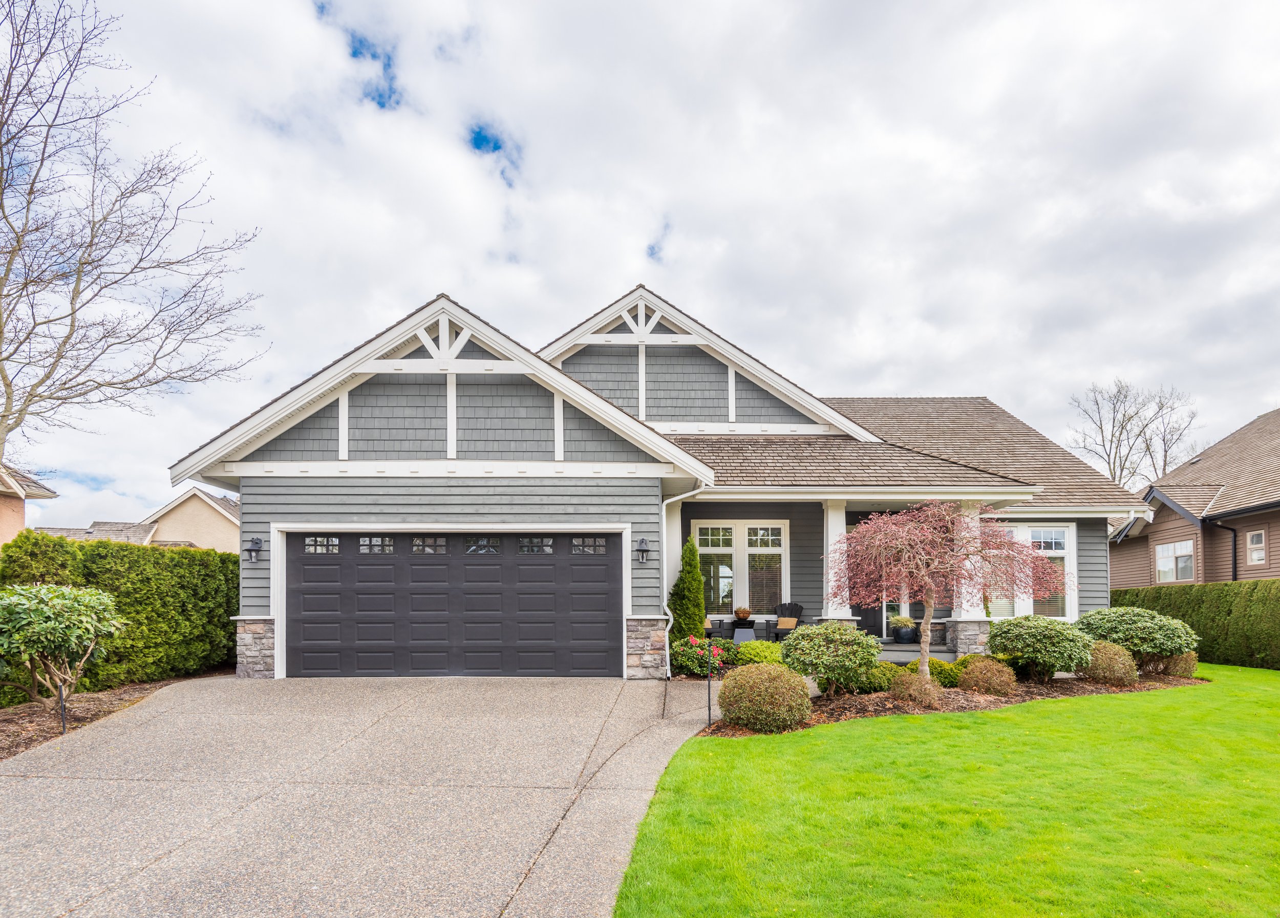 houses-in-suburb-at-summer-in-the-north-america-l-2026-01-11-10-26-41-utc.jpg