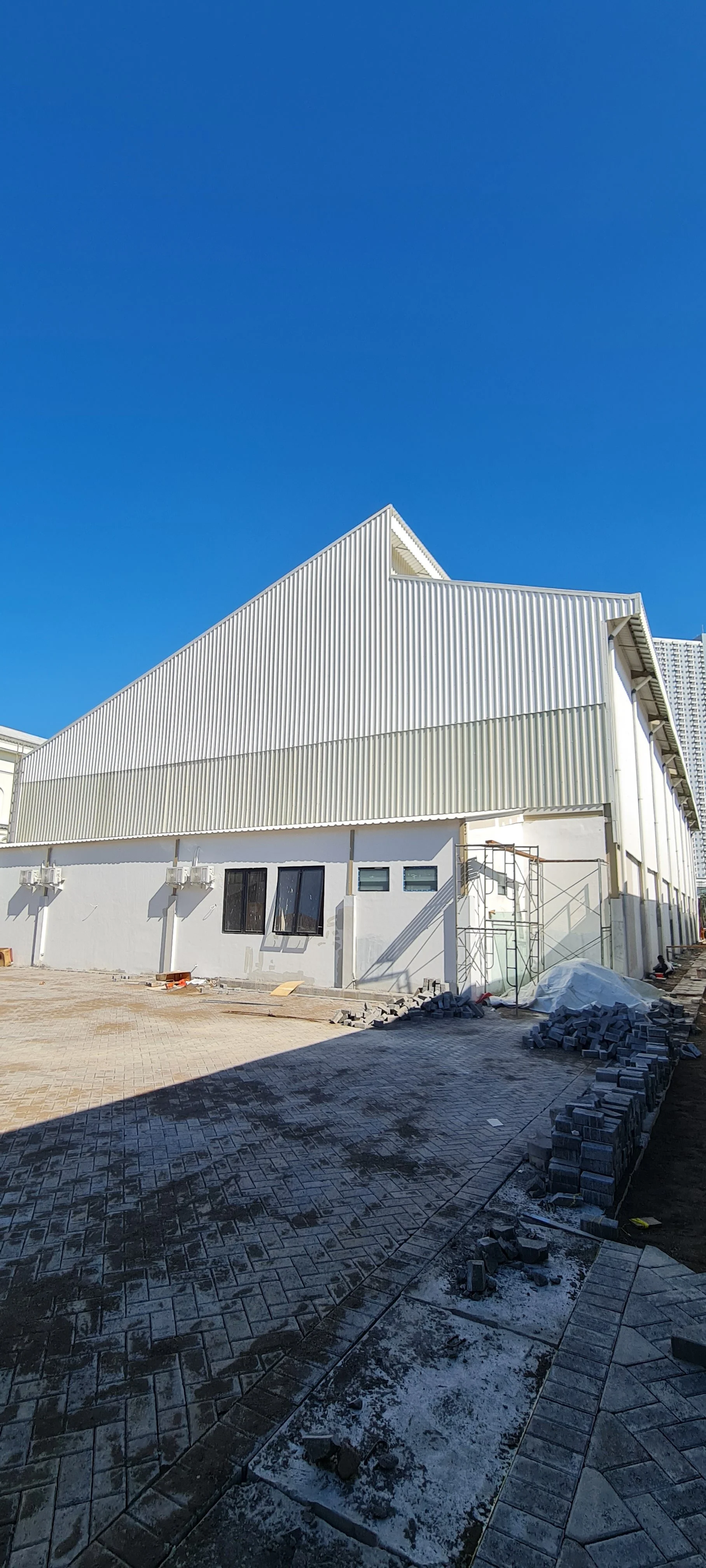 Spotted usage of our UPVC roof and cladding in a padel club.