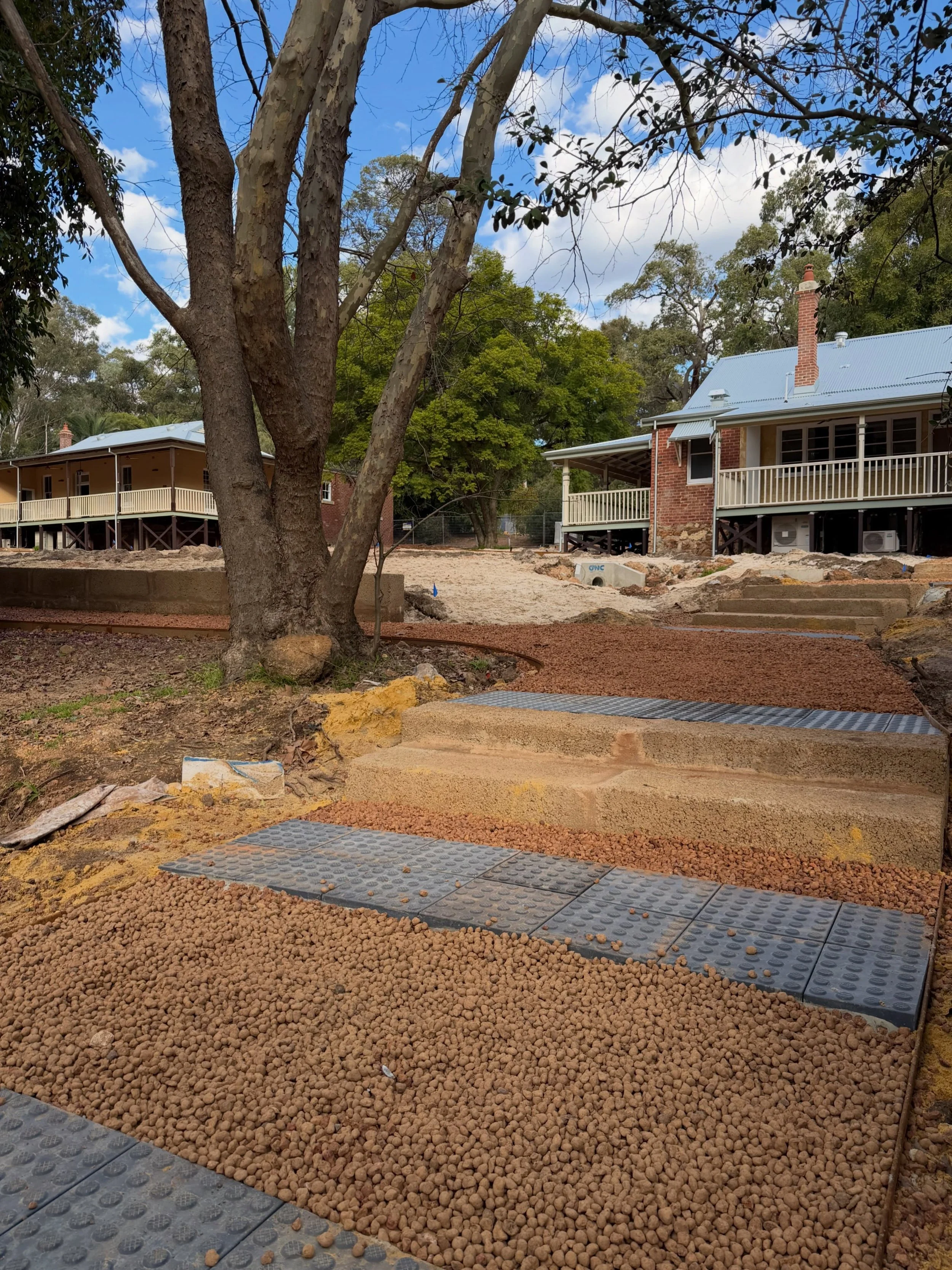 Safe to say we mastered it by the 600th metre 😆

Another quality install of Corten Edging completed for McCorkell Construction 🤝