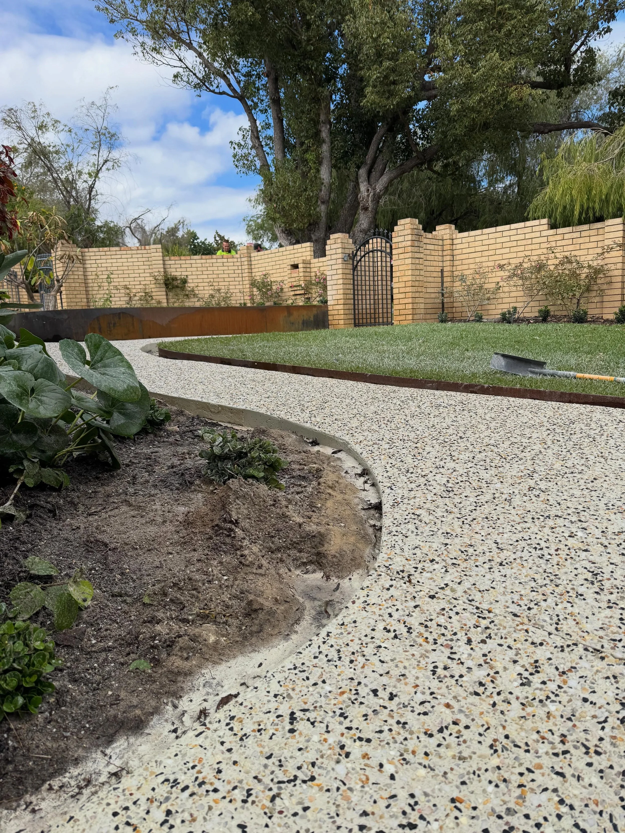 Transformation complete in South Perth 👌

Swipe to see the before &amp; after of this project - clean lines, fresh finishes and a massive upgrade to this outdoor space.

Big thanks to our clients for choosing us to bring this project to life.

#Sout