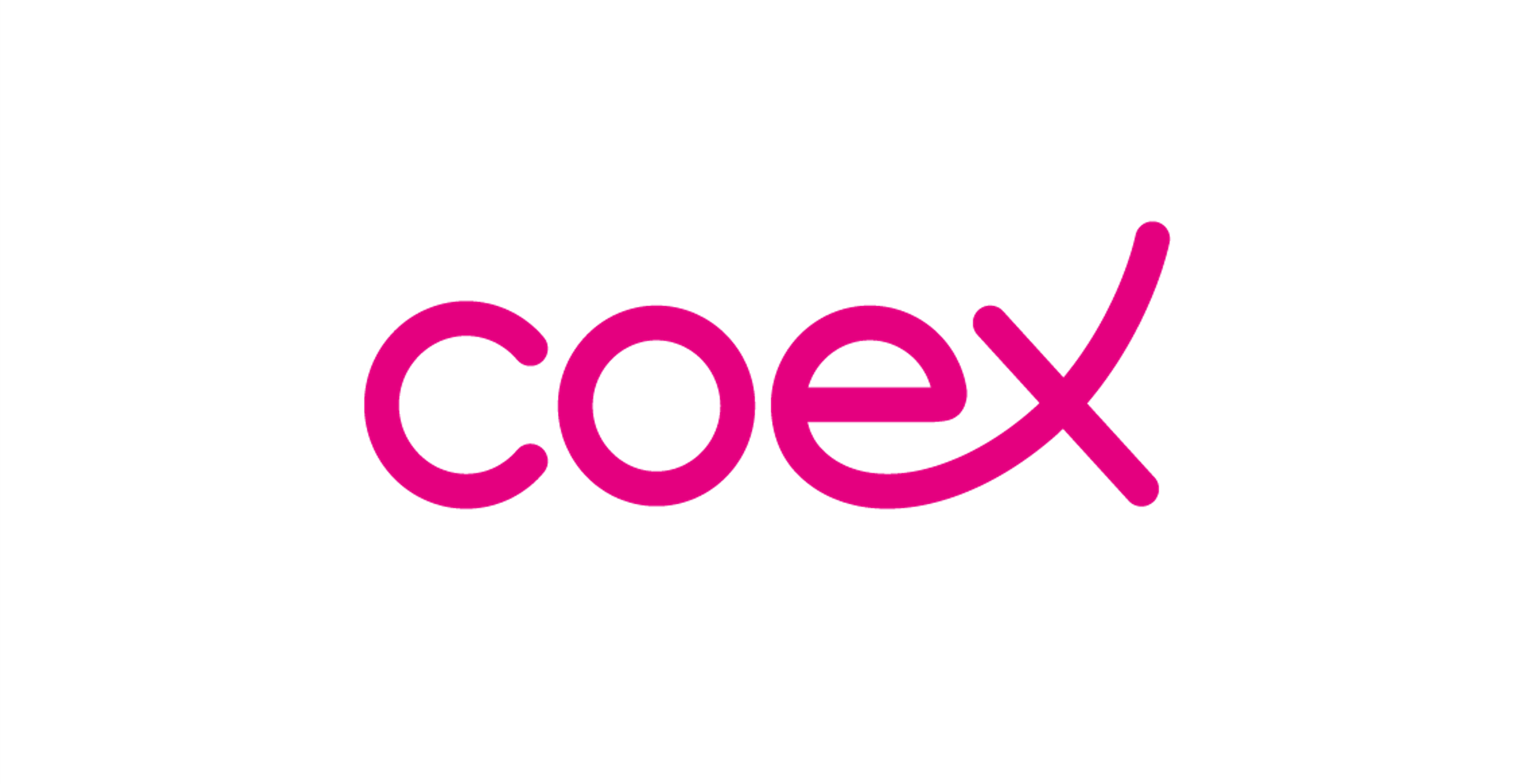 핑크색 텍스트로 된 로고에 'COEX'라고 쓰여 있음