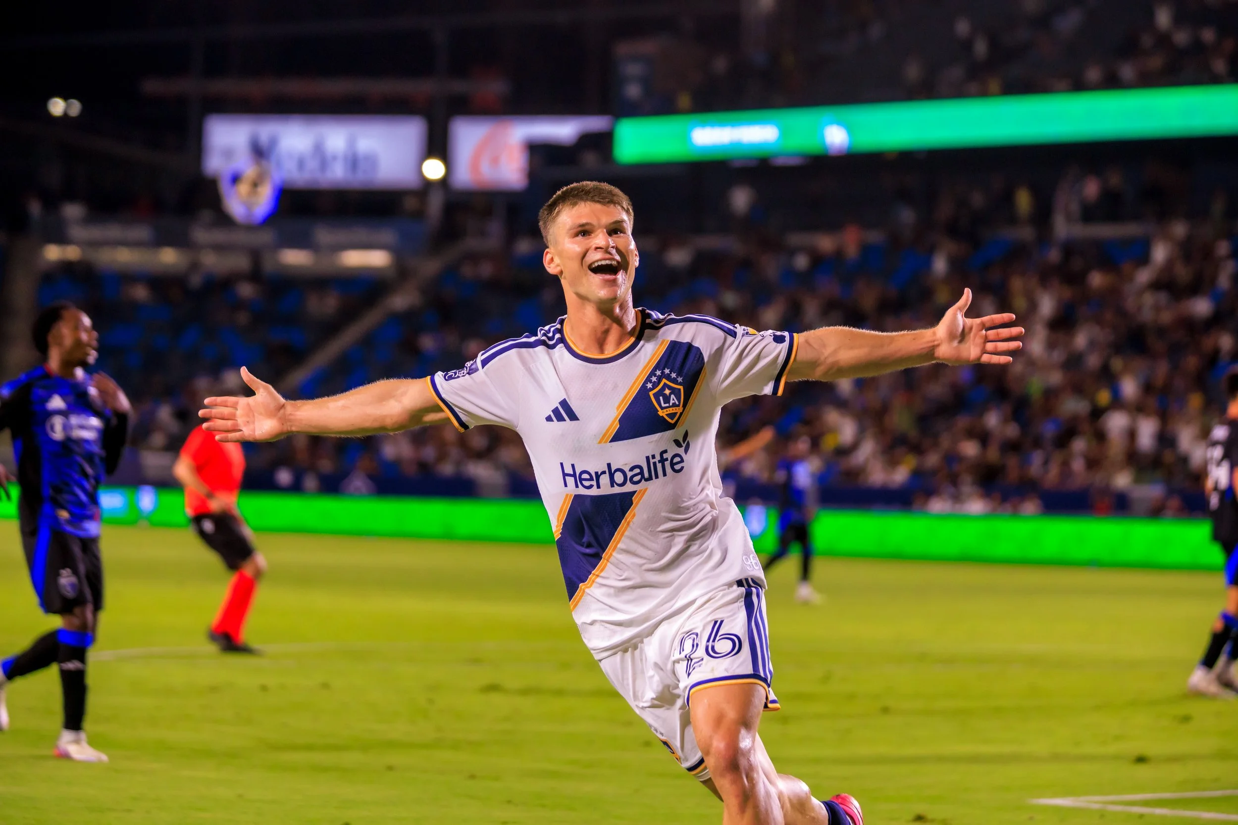 Paintsil Breaks Through as 10-Man Galaxy Outlast San Jose in California Clásico