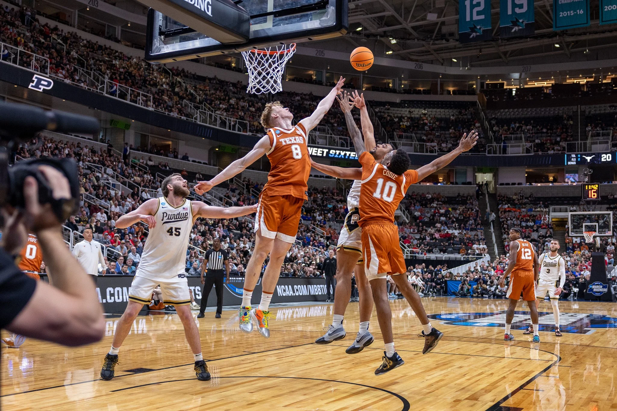 Kaufman Renn’s Last-Second Tip Sends Purdue Past Texas in Sweet 16 Thriller