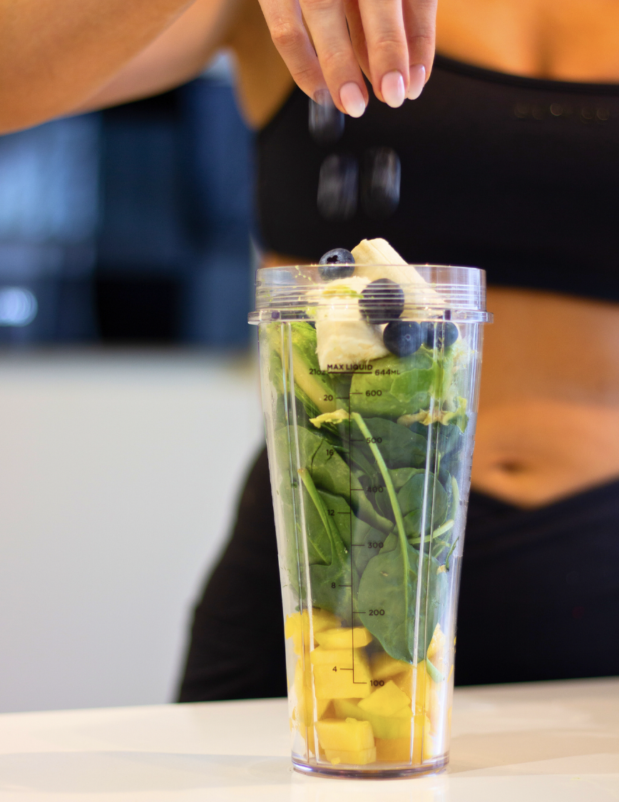 Glow Green Smoothie met spinazie, avocado en blauwe bessen