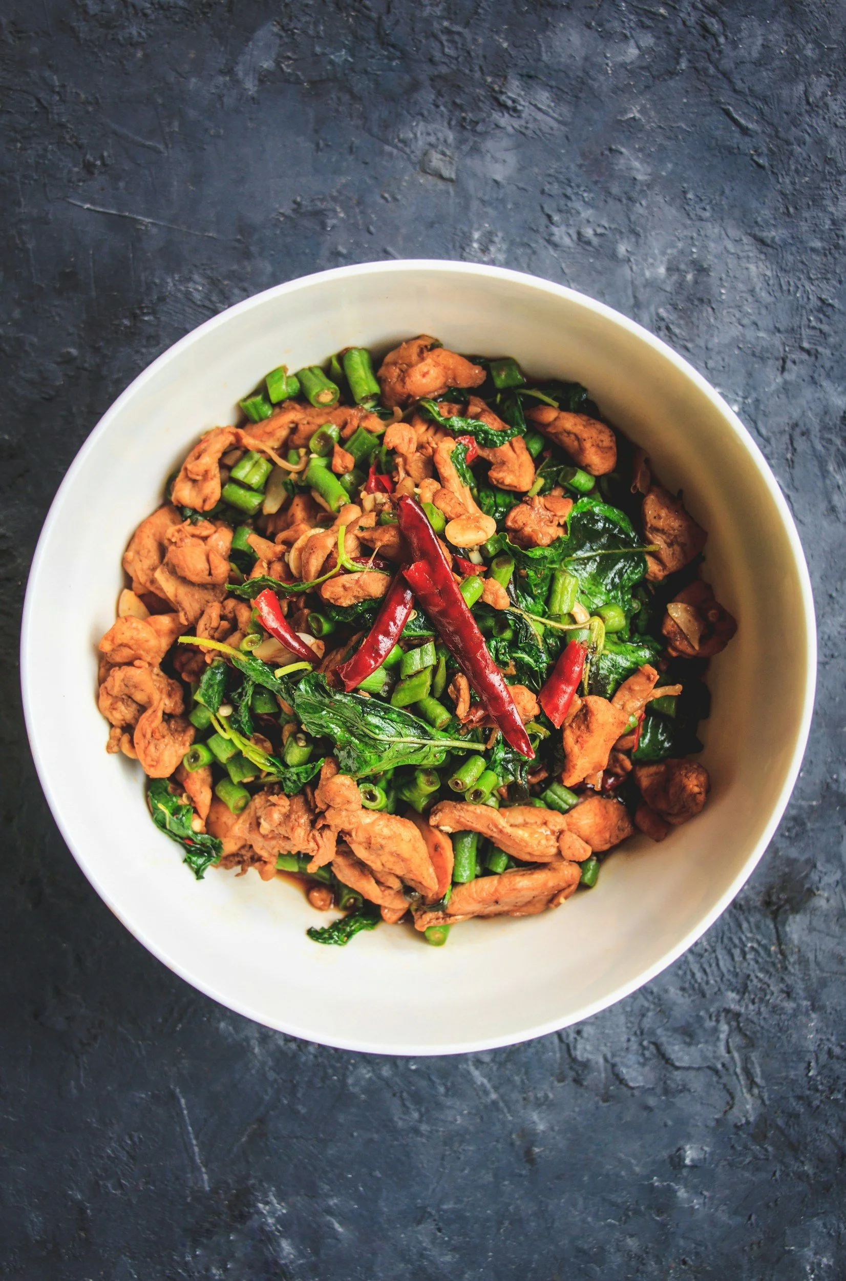 Wok van Kip met Paprika en Spinazie
