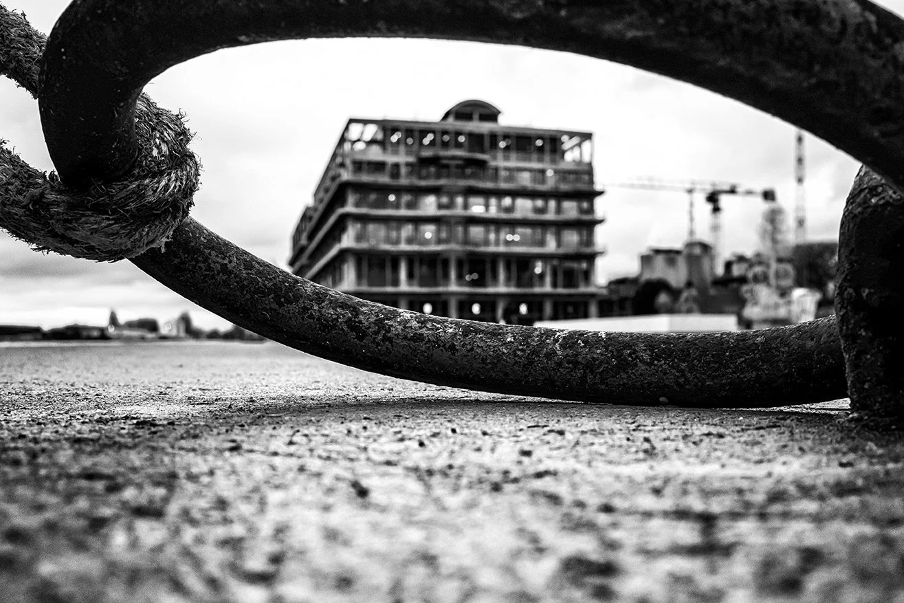 TR_0004_Sur les docks 305x450.jpg