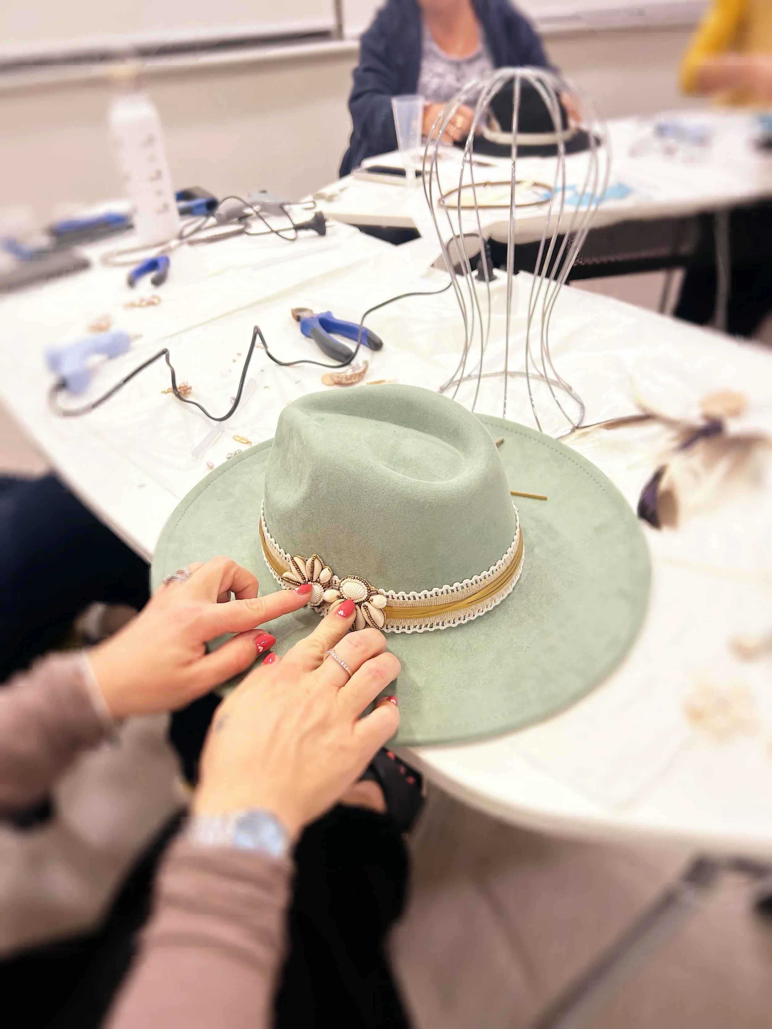 Few pics from our recent Coastal Crown Workshop 🌾👒
An evening of creativity, laughter, and individual style, with every hat becoming its own little masterpiece. ✨
Stay tuned for another workshop later in the year 🤍