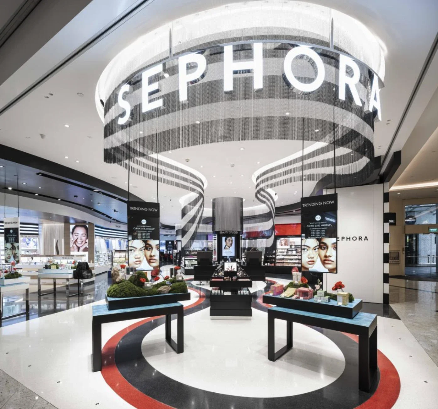 68ed9772c294538b180bd01d_feature_sephora.webp
