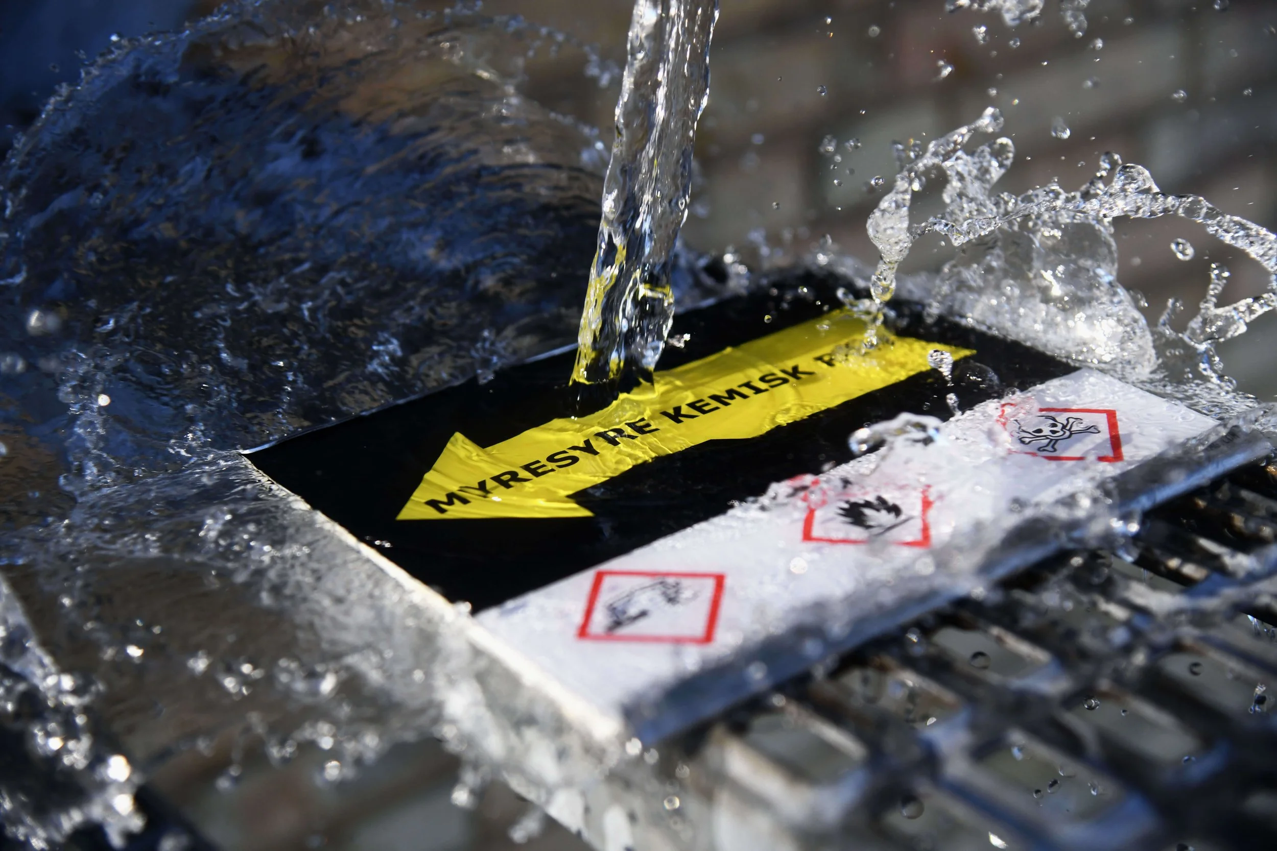 DURATAG pipe marking in UV-protected PVC with stainless steel mounting