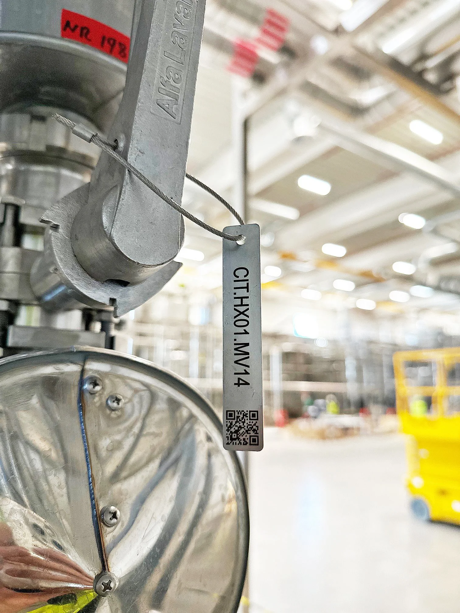 Industrial TAG marker for equipment identification in demanding industrial environments