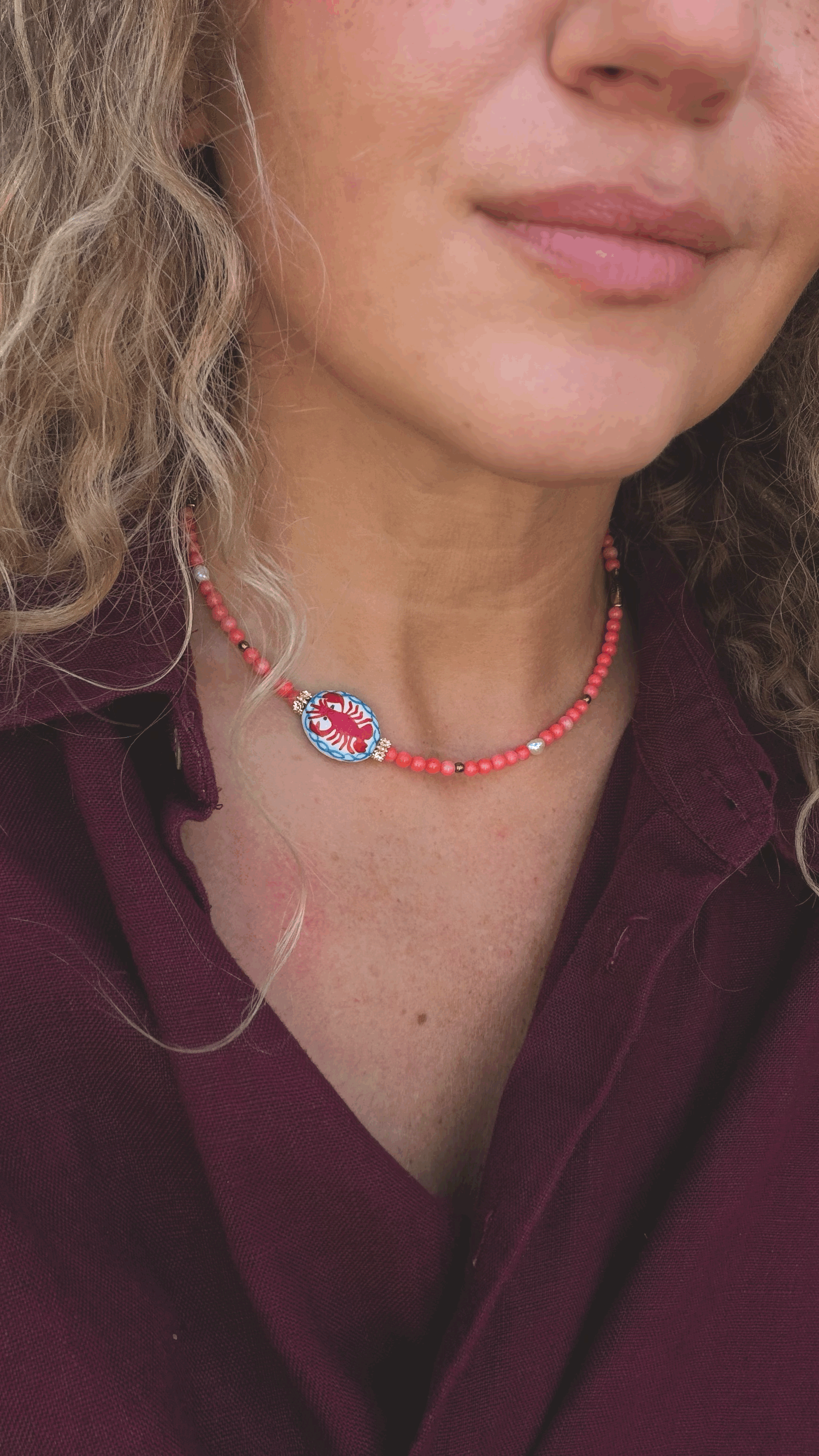 Happy Lobster Coral Chocker