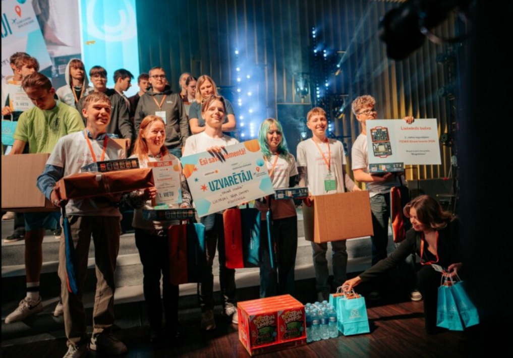 Fizmix konkursā uzvar mūsu skolas komanda “Jaunā Strāva”