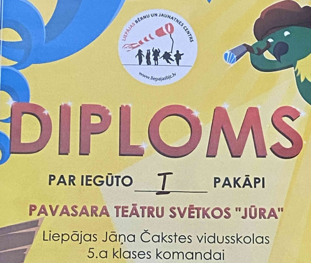 5.a klases komanda uzvar pavasara teātra svētkos “Jūra”
