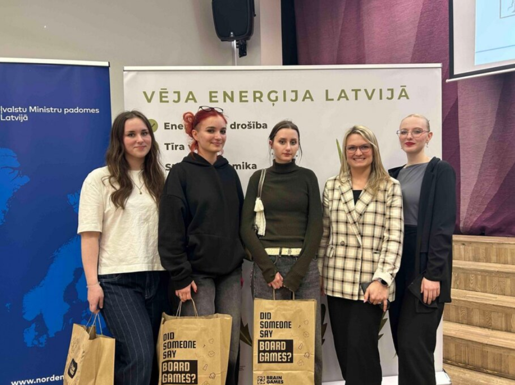 Nacionālajā debašu turnīrā pārstāvēta arī mūsu skola