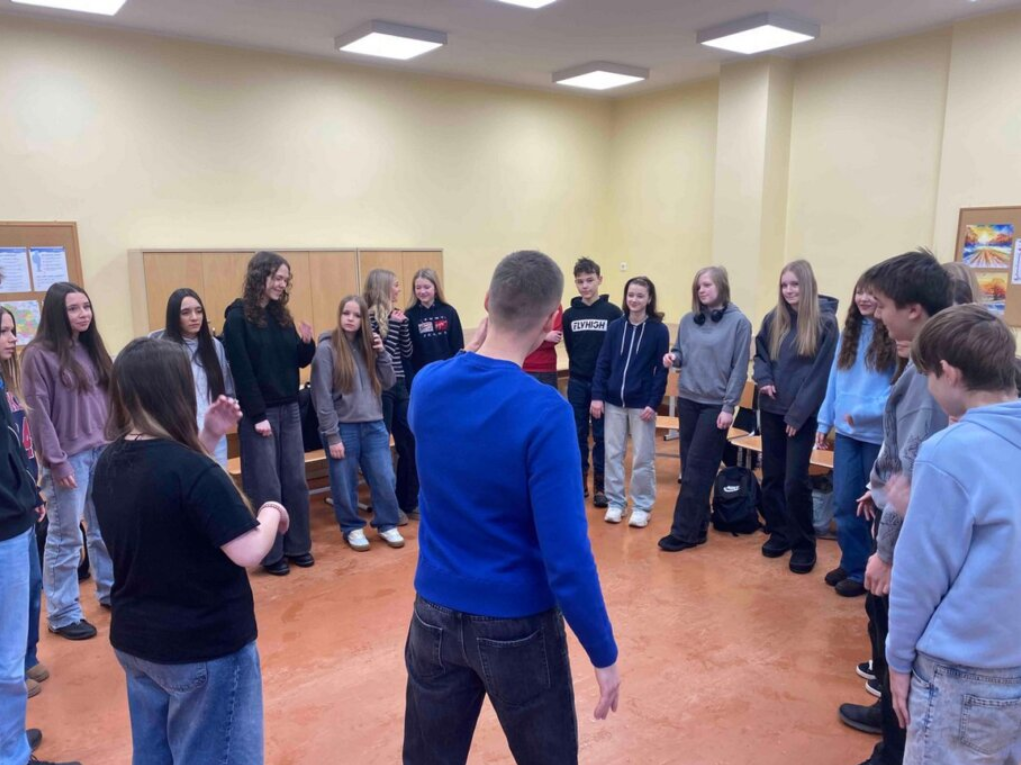 Publiskās uzstāšanās prasmes skolā ienāk ar Krišjāni Berķi