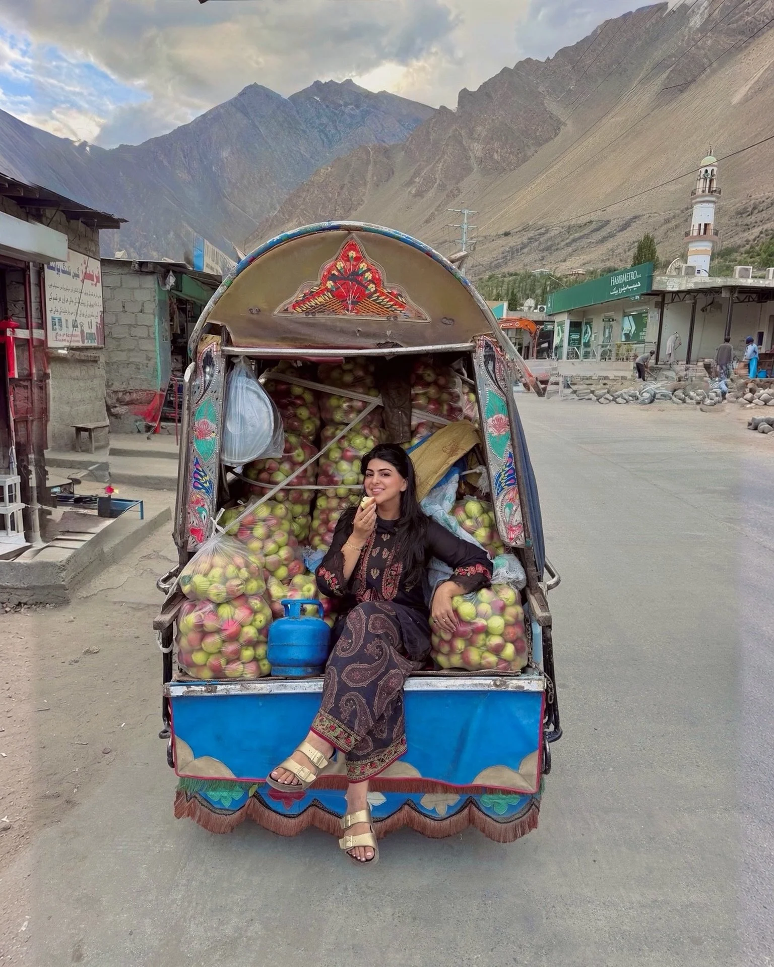 paharon wali z is backk 🧚⛰️🍎 #hunza #hunzaapples #appleseason #pakistan