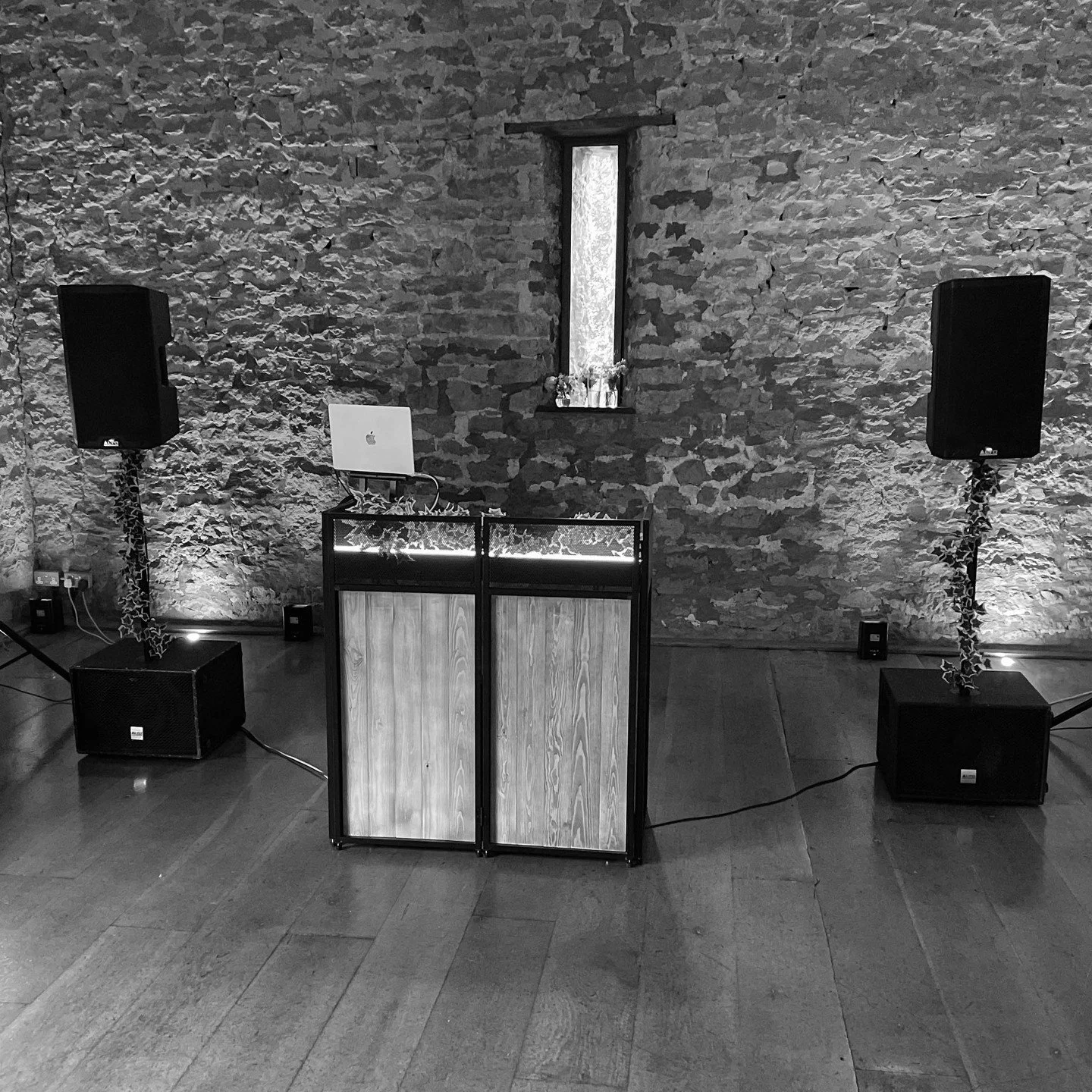 🎶 Ready to turn the night into an epic celebration? This sleek DJ booth is here to set the scene with beats that'll get everyone moving! Feel the rhythm, lose yourself in the music, and create unforgettable memories on the dance floor. 💃🕺

Get you