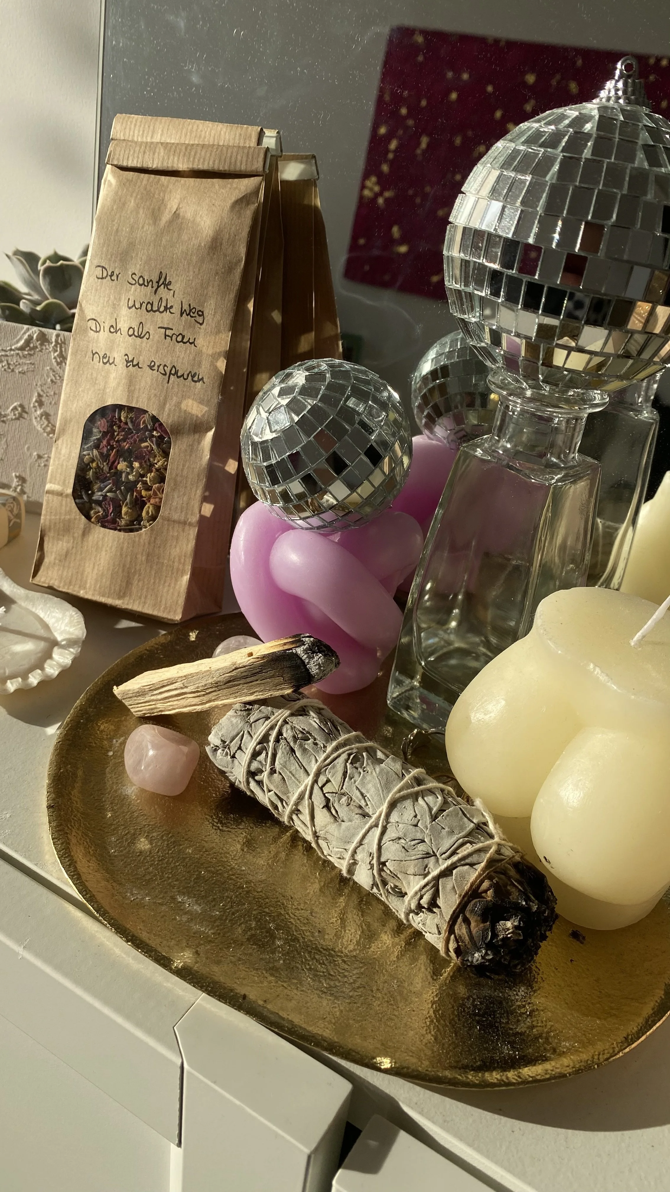 Kristalle, Mondsymbolik und Räucherritual – Einblick in Maites persönliche spirituelle Praxis