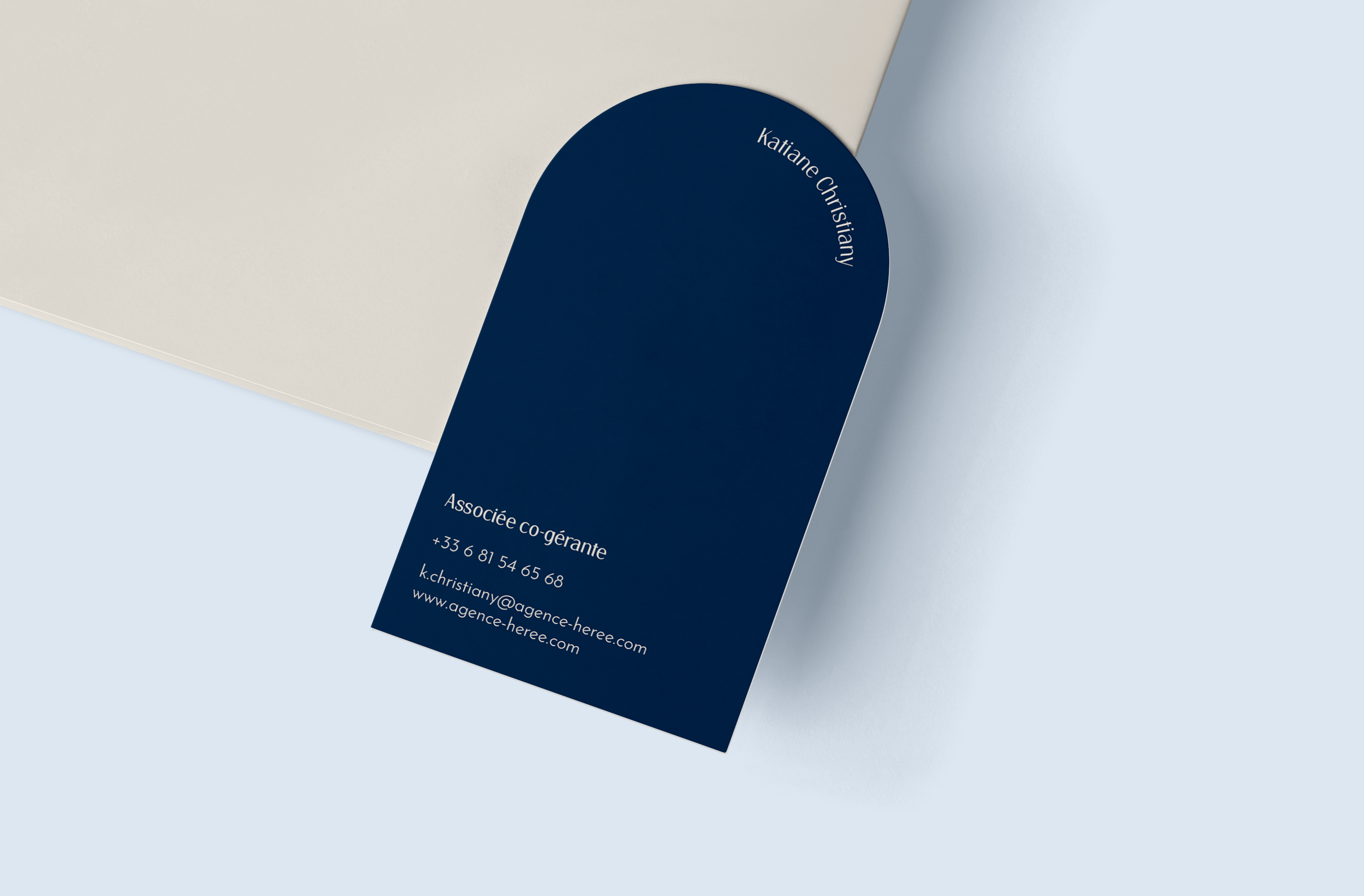 30-top-rounded-arch-business-card-mockup-02.png