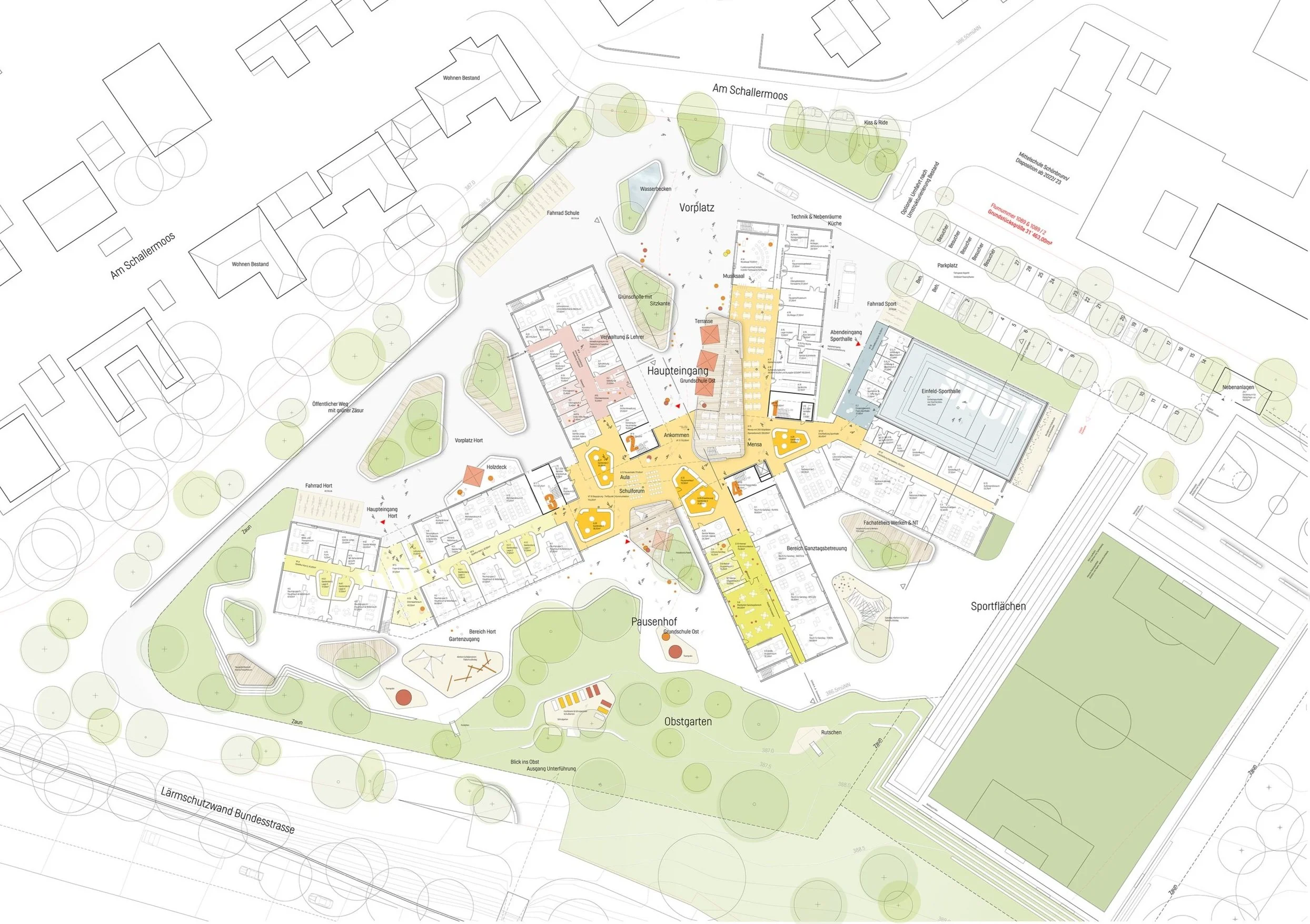 Der Plan zeigt einen Bebauungsplan eines Schulgeländes mit verschiedenen Klassenräumen, Sportanlagen und Grünflächen, inklusive Parkplätze, Wege und Bäume.