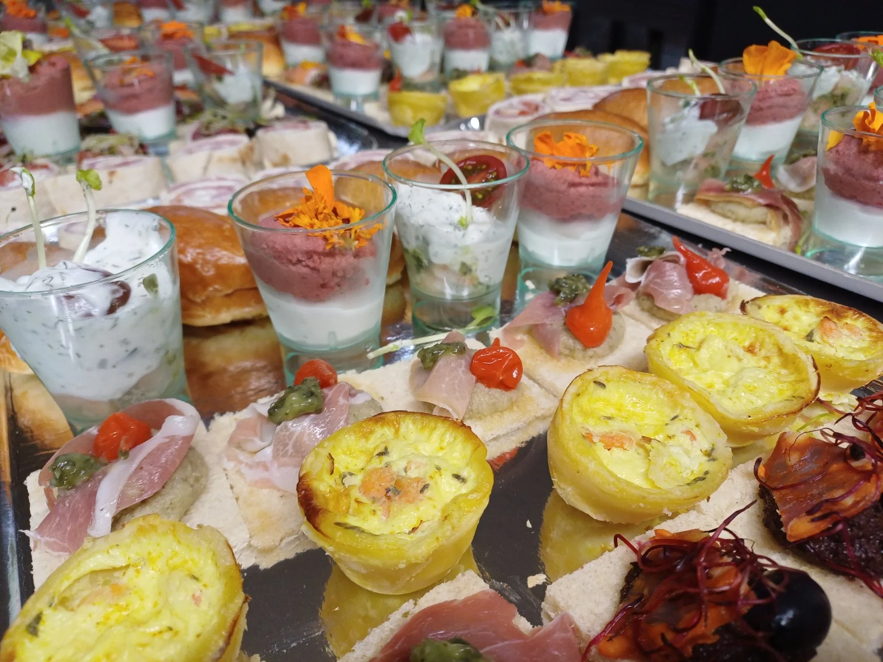 Cocktail. amuse-bouche variés, verrines, Vignoble nantais. Repas de fête Traiteur en plein air. Repas de mariage. Nantes. Traiteur. Rabelais.   Evènement, séminaire, dinatoire.