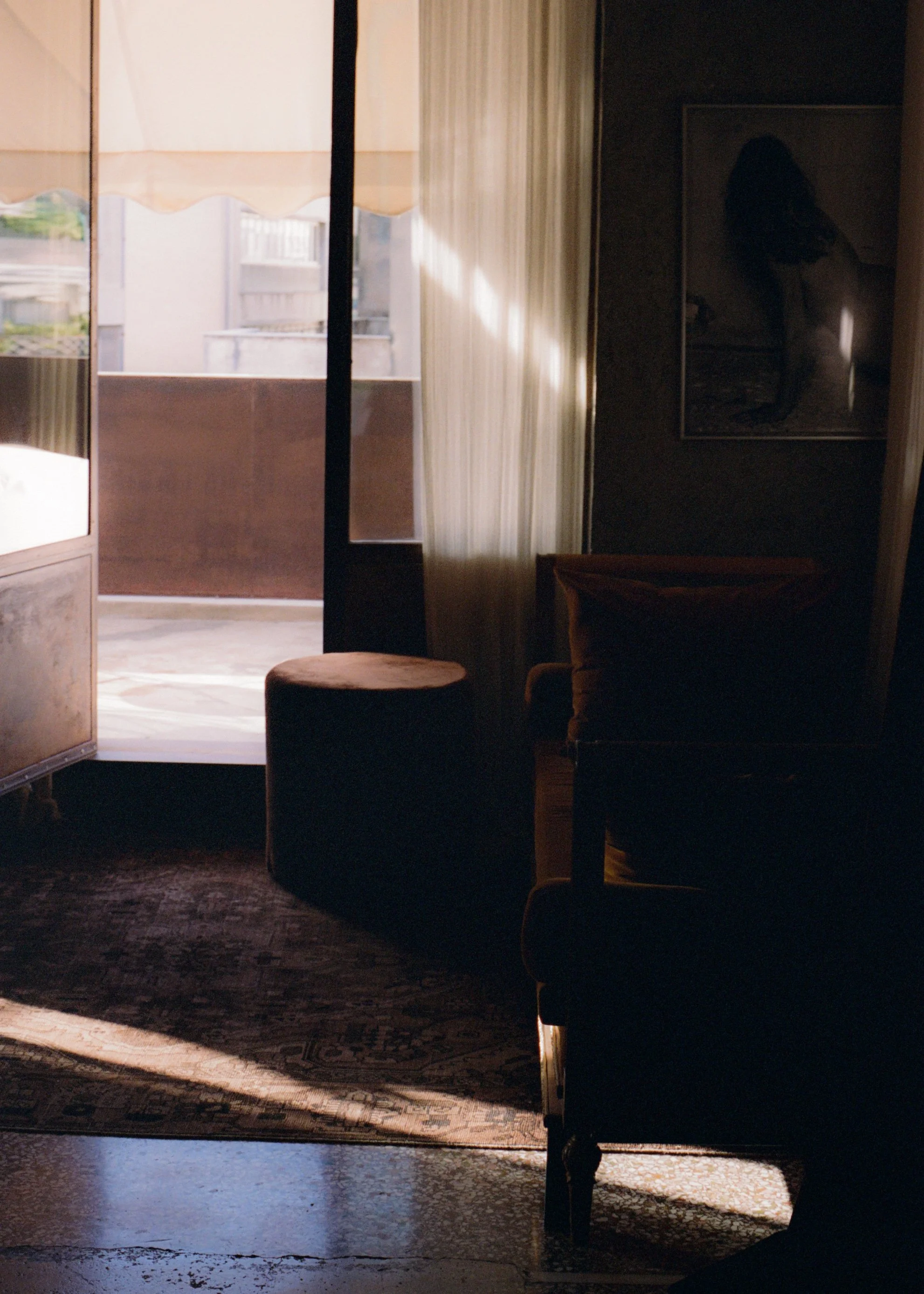 Mona, Athens