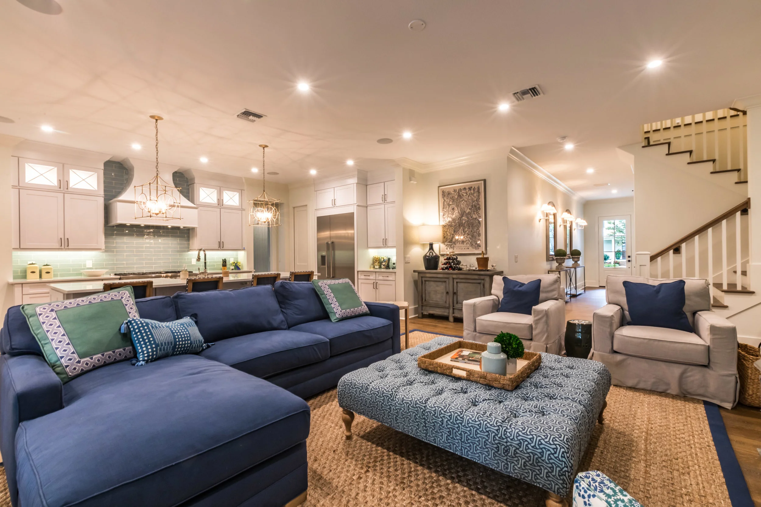 1611 Hillcrest-8.jpg