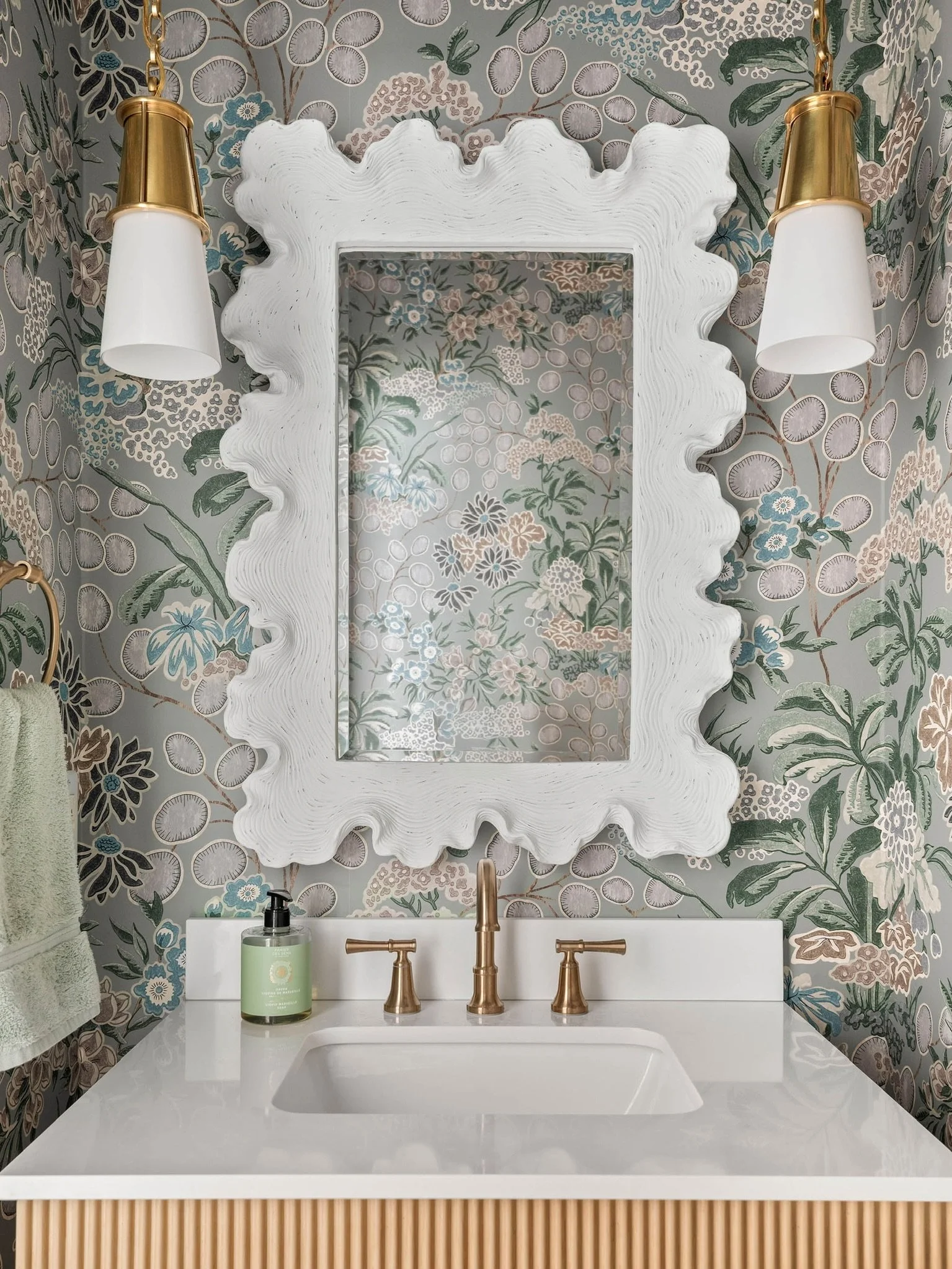 A moment for ~the powder room 🙌

#powderroom #powderroomdesign #powderbathroom #powderbath