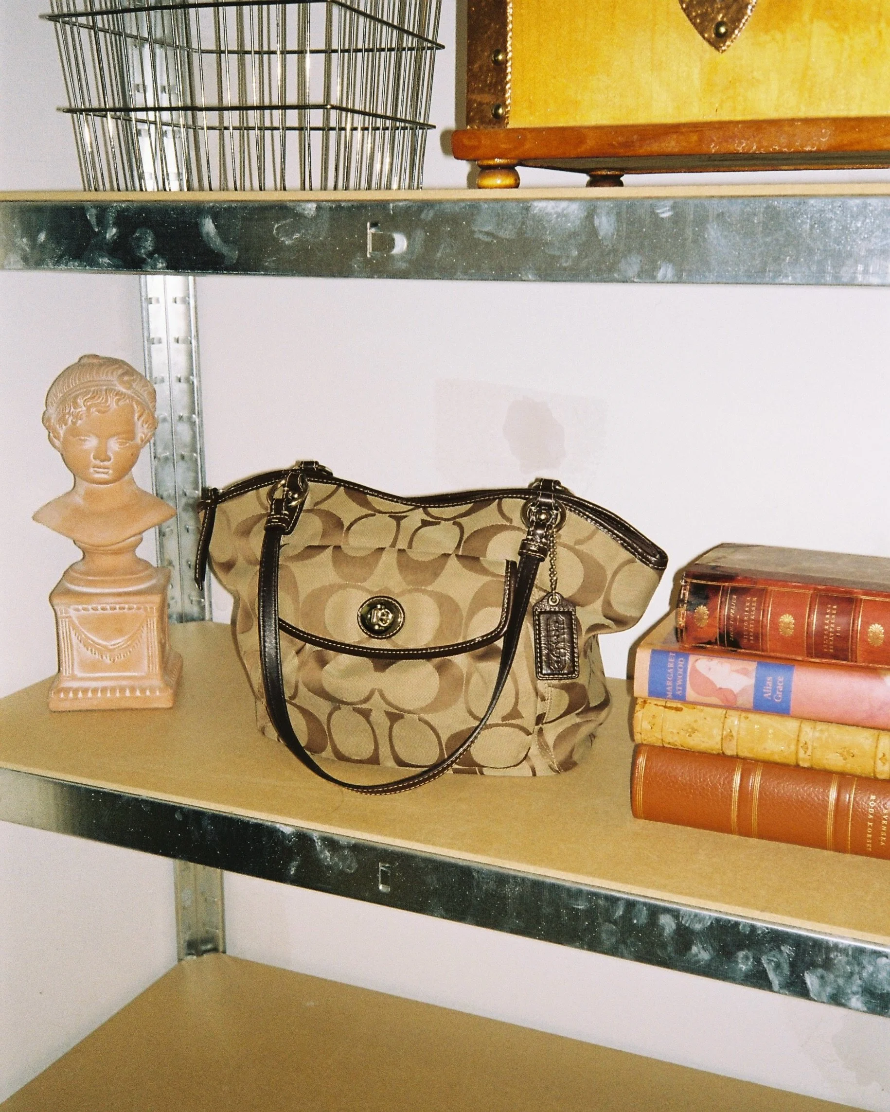 Summer isn&rsquo;t over yet... but it&rsquo;s never too early to start thinking about back-to-school and back-to-work dressing 💻☕️  Timeless classics to ease you into the season ahead.