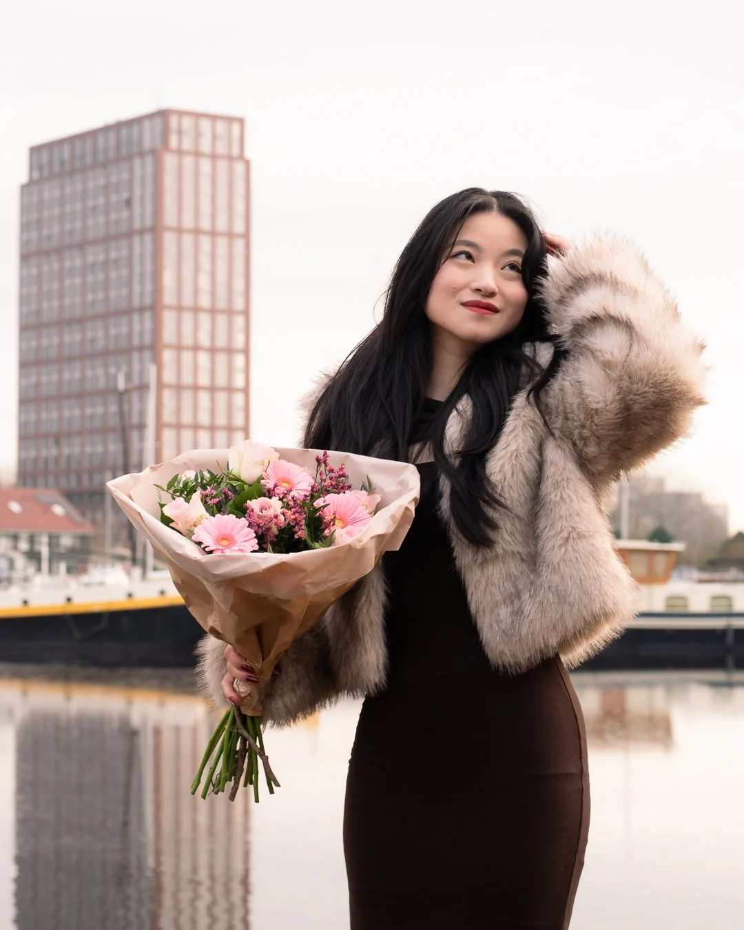 02_ElegantRoseNails_Portrait.jpg