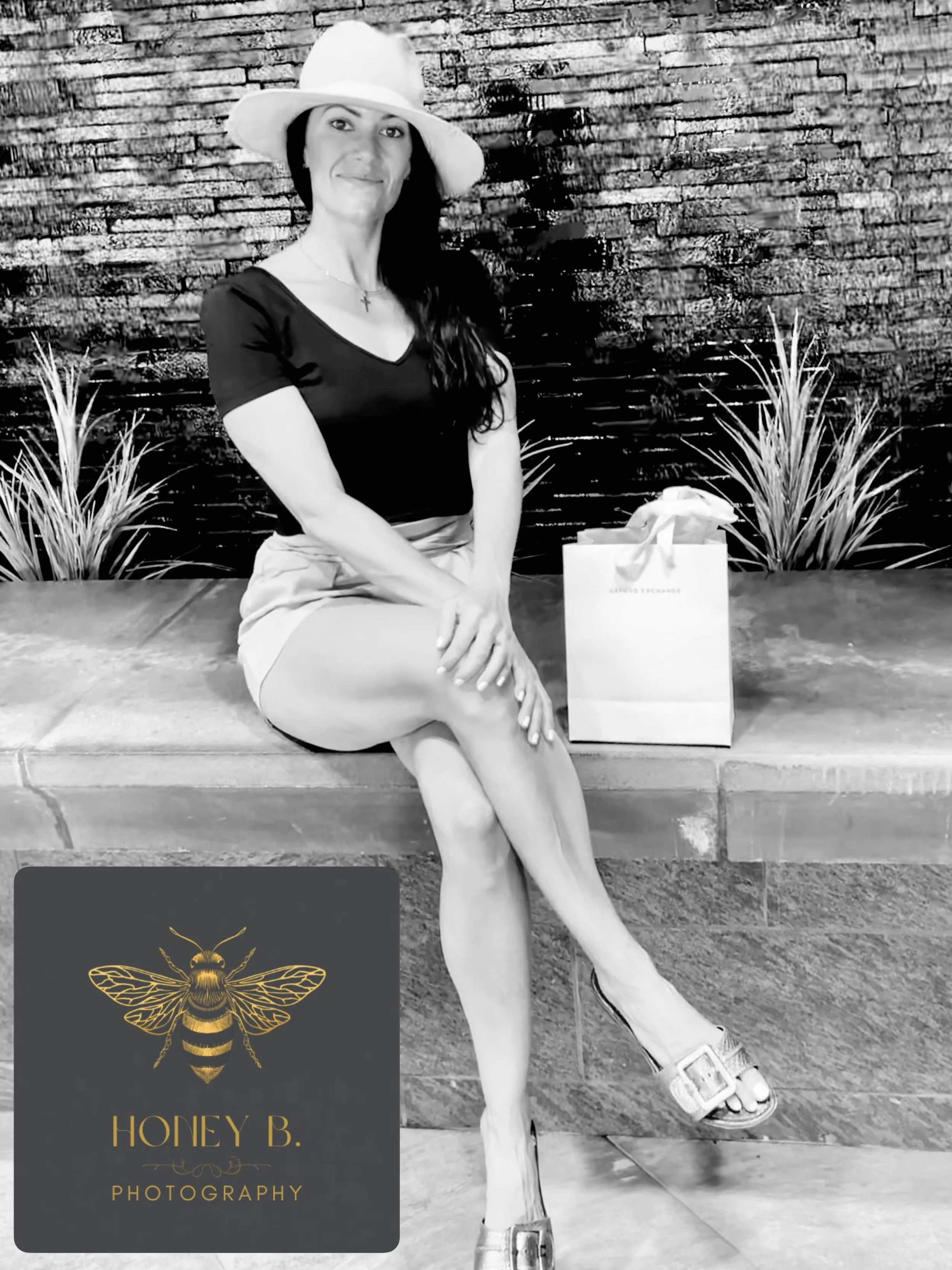 Hi, I'm Kalyn! Owner of Honey B. Photography, based in Dallas-Fort Worth, Texas, providing exceptional photography services for proposals, engagements, and intimate weddings. Offering packages priced with humility designed exclusively for the budget 
