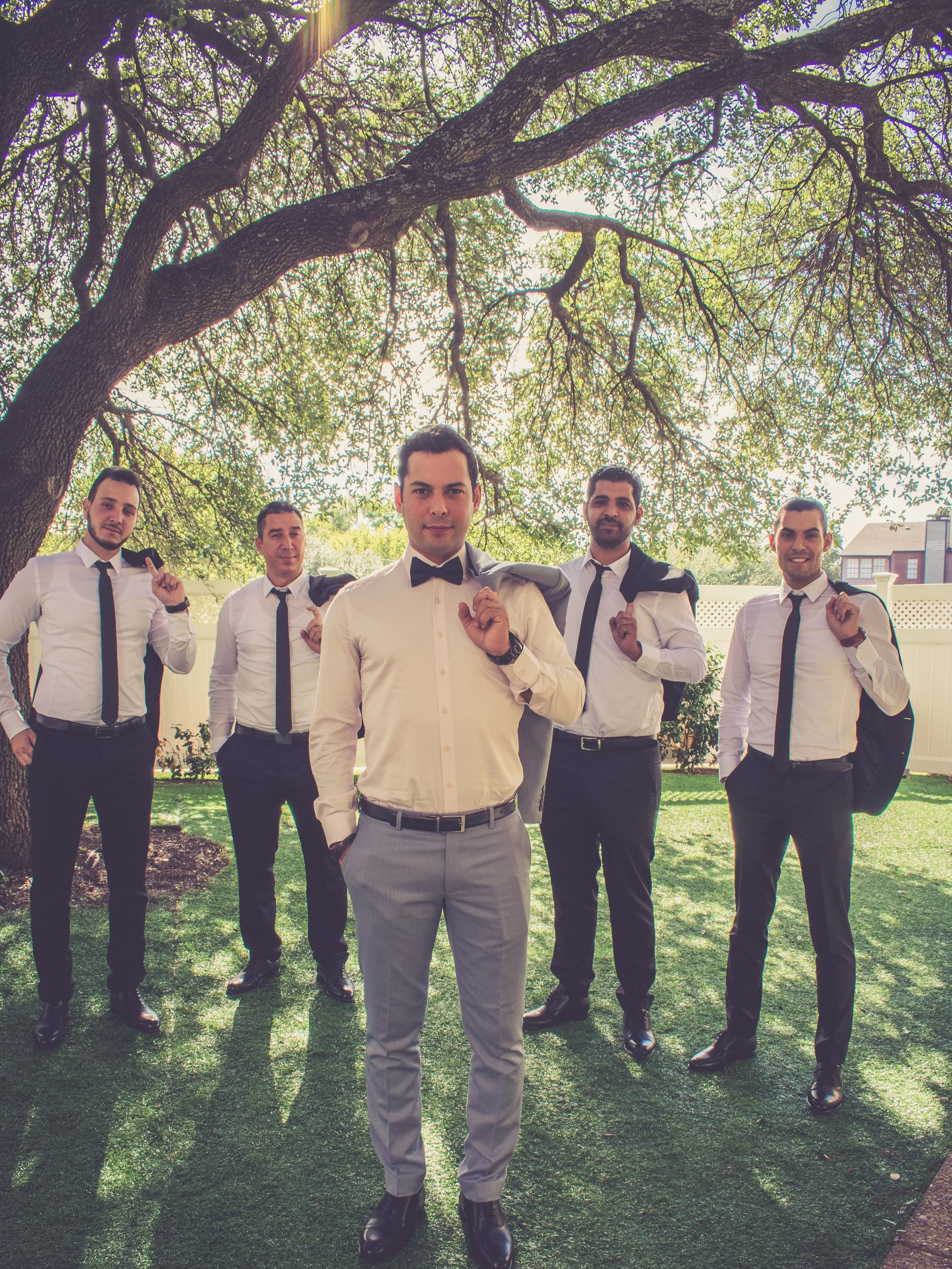 A moment for the men 🤵🏻&zwj;♂️
www.honeyb.photography 📸
🫶🏼🤵🏻&zwj;♂️👰🏻&zwj;♀️ Wedding Photography in DFW
#weddingphotographydfw #weddingphotographydallas #weddingphotographyfortworth