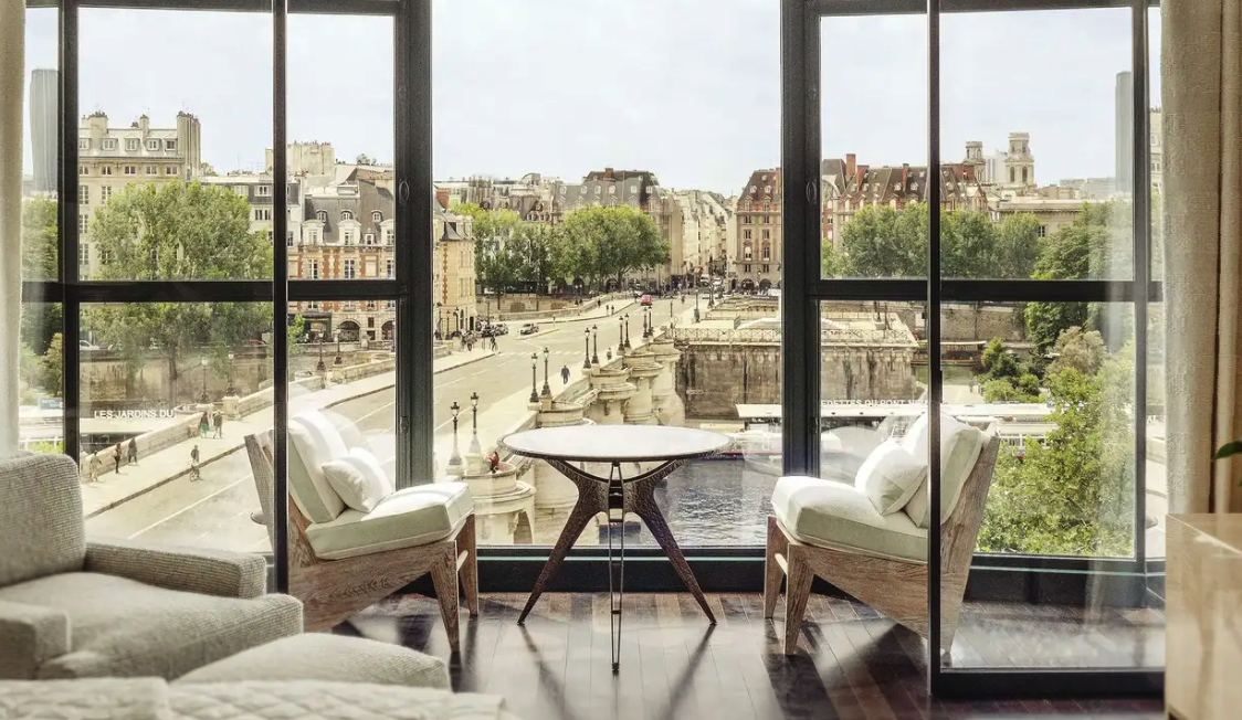 France: Cheval Blanc, Paris
