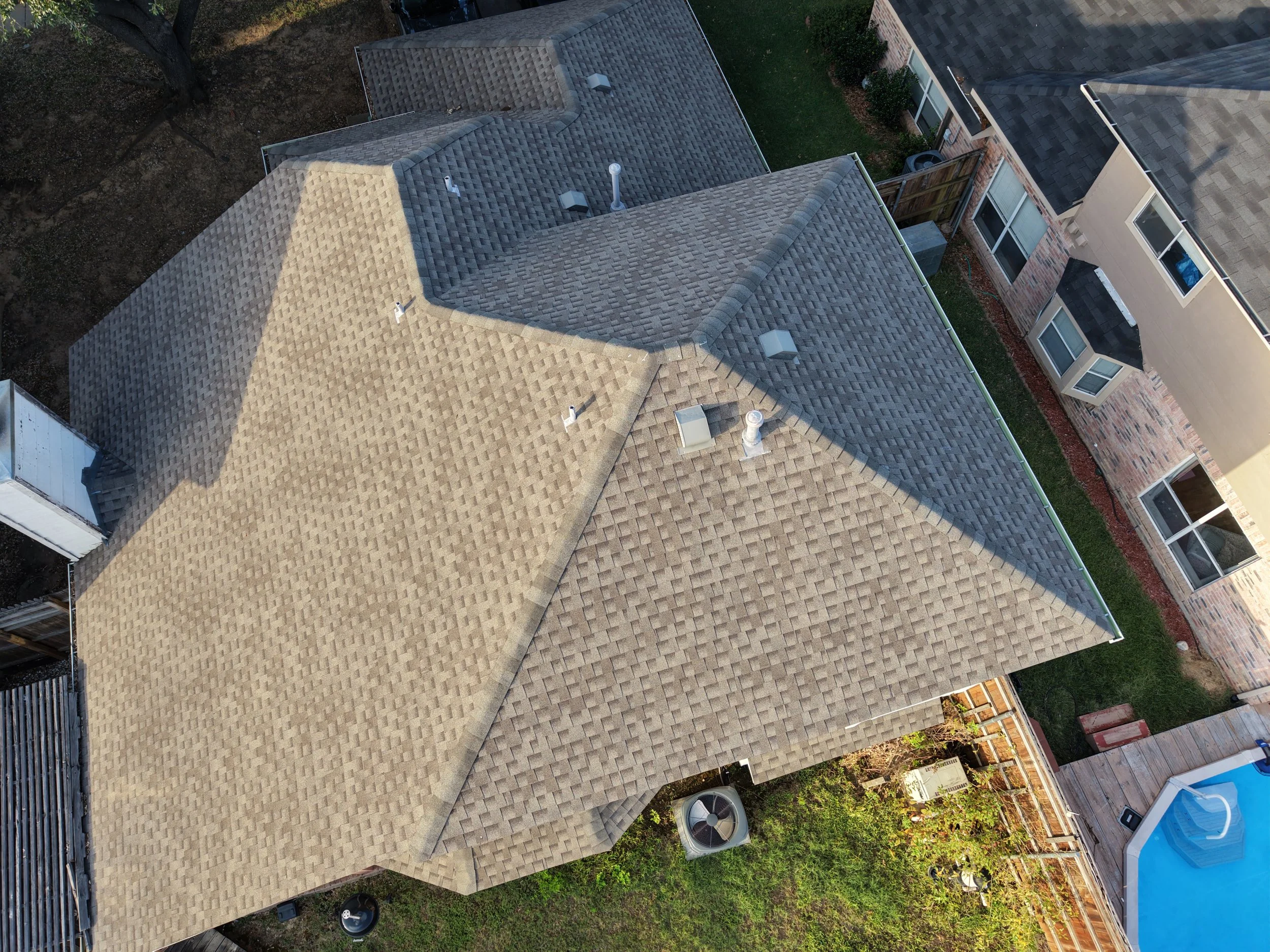 We inspect roofs
