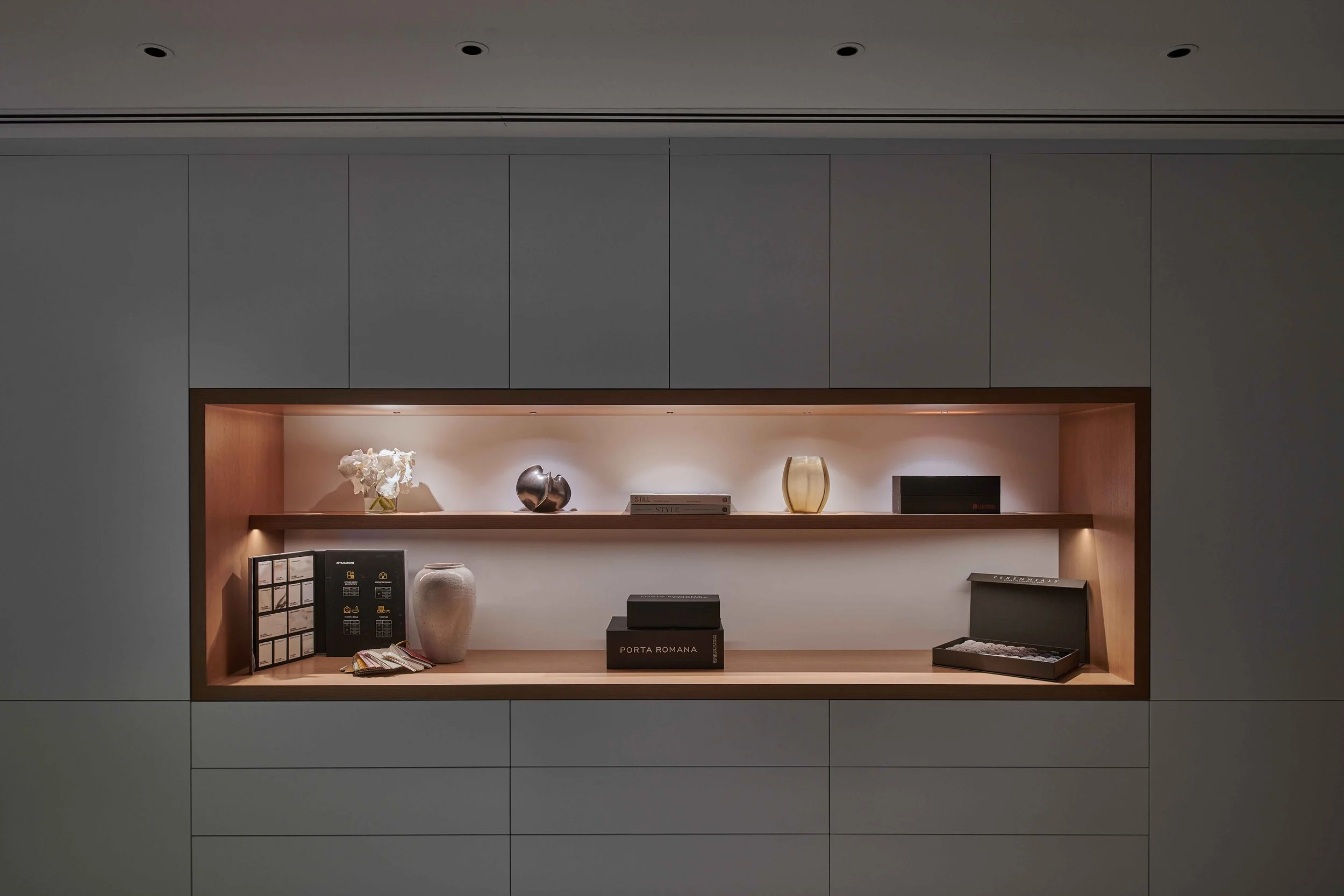 RS18109_Lumi Interior Office Dubai (44).jpg