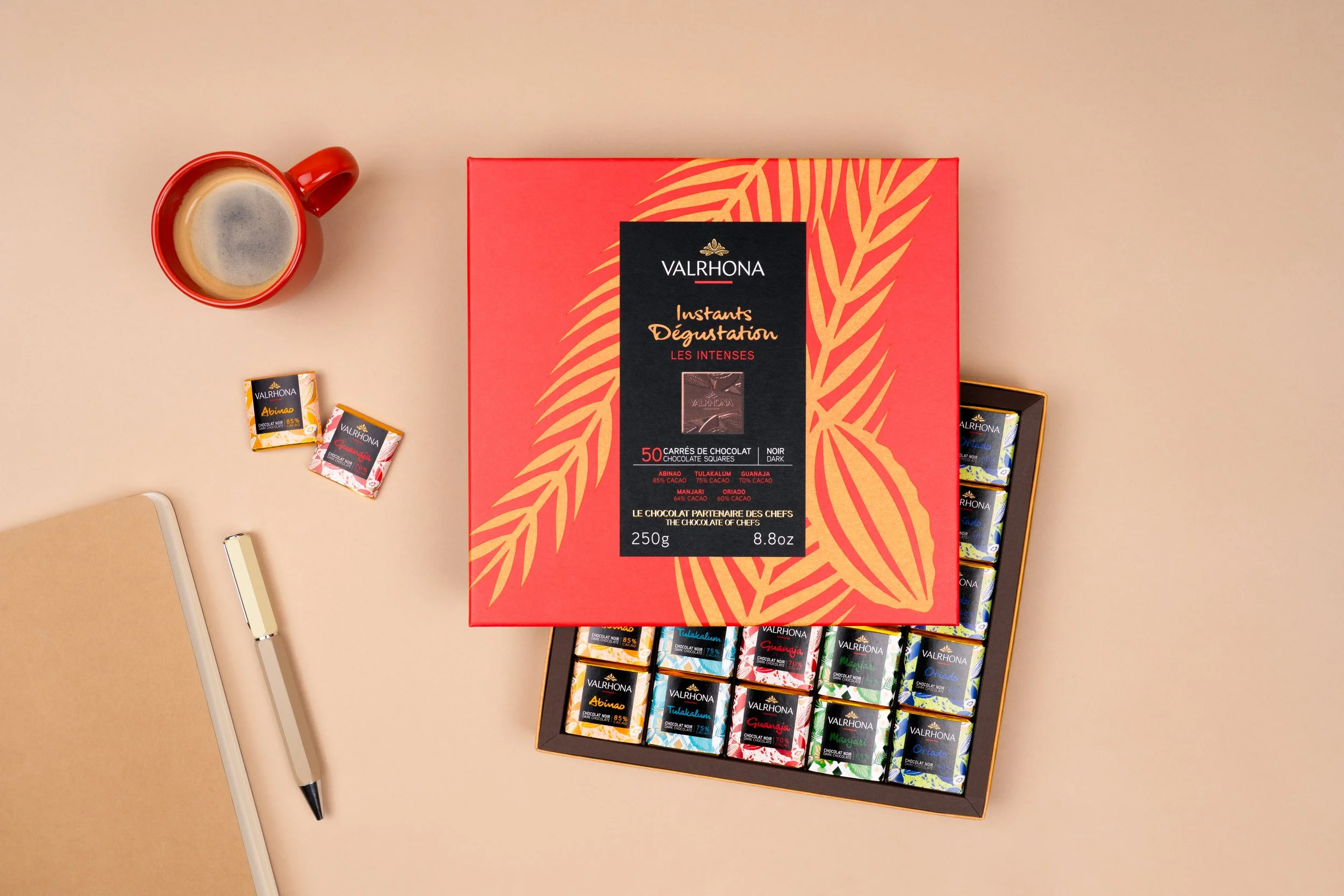 Coffret de carrés de chocolat Valrhona ambiance bureau - Corporate gifting